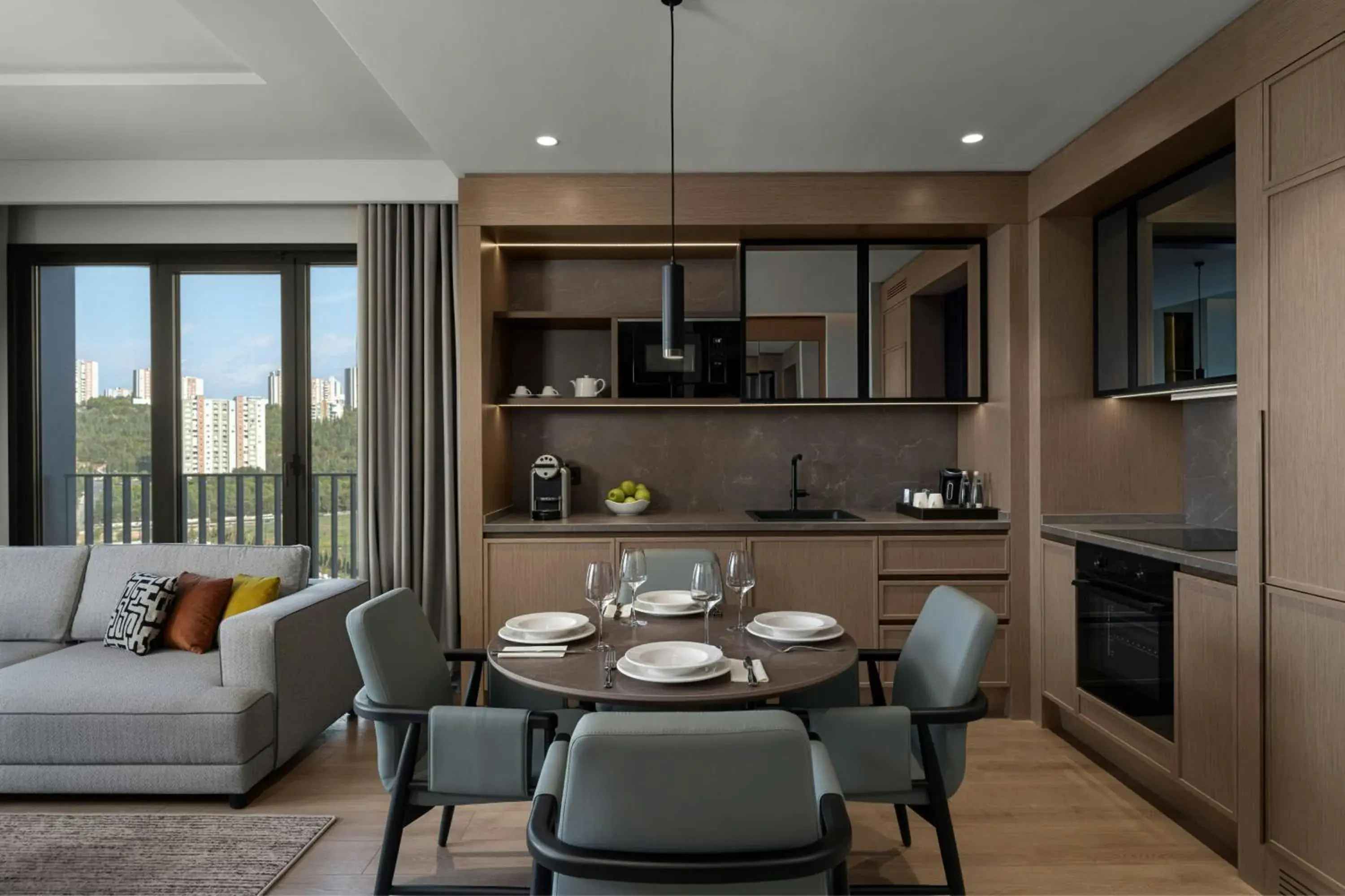 One-Bedroom Apartment with King Bed and Roll-In Shower - Balcony in Marriott Executive Apartments Istanbul Tema World One-Bedroom Apartment with King Bed and Roll-In Shower - Balcony in Marriott Executive Apartments Istanbul Tema World