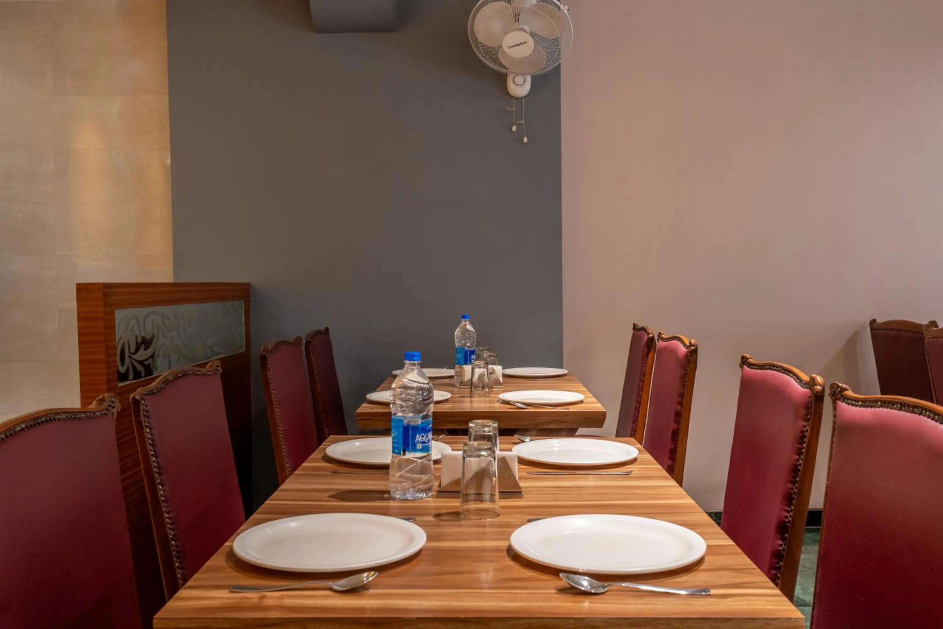 Restaurant/places to eat in Uddhav Vilas A Family Hotel
