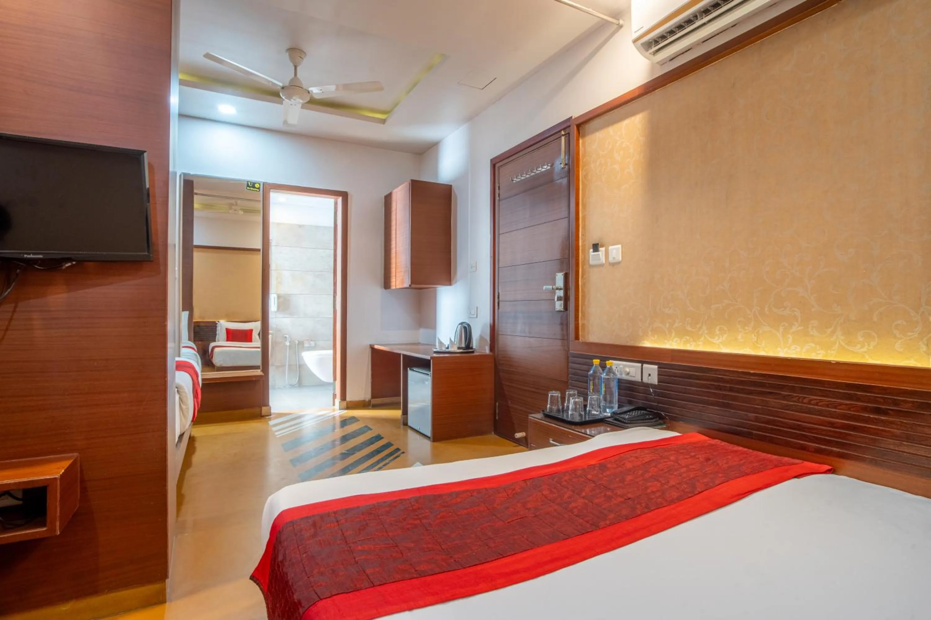 Bedroom, Bed in Uddhav Vilas A Family Hotel