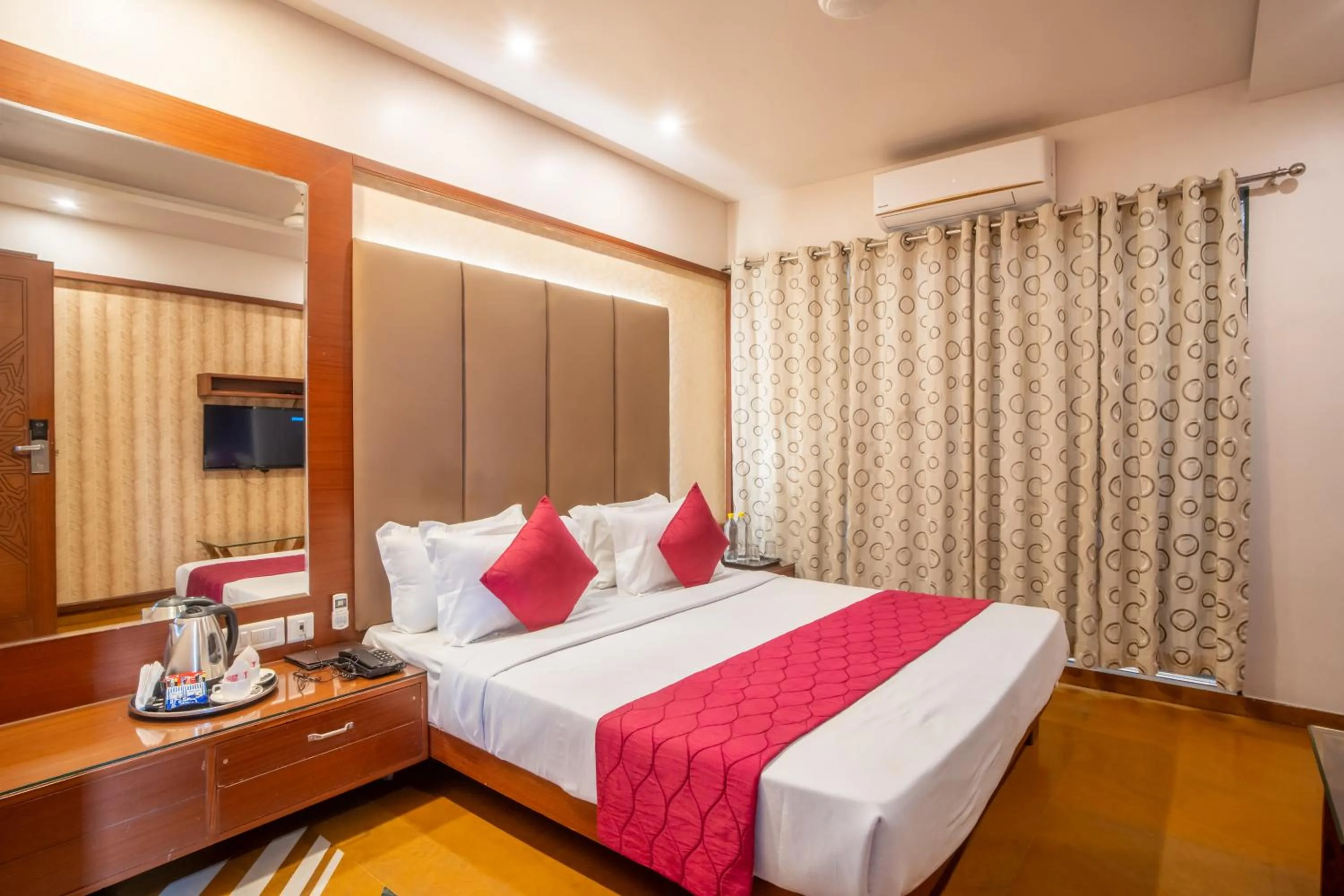 Bedroom, Bed in Uddhav Vilas A Family Hotel
