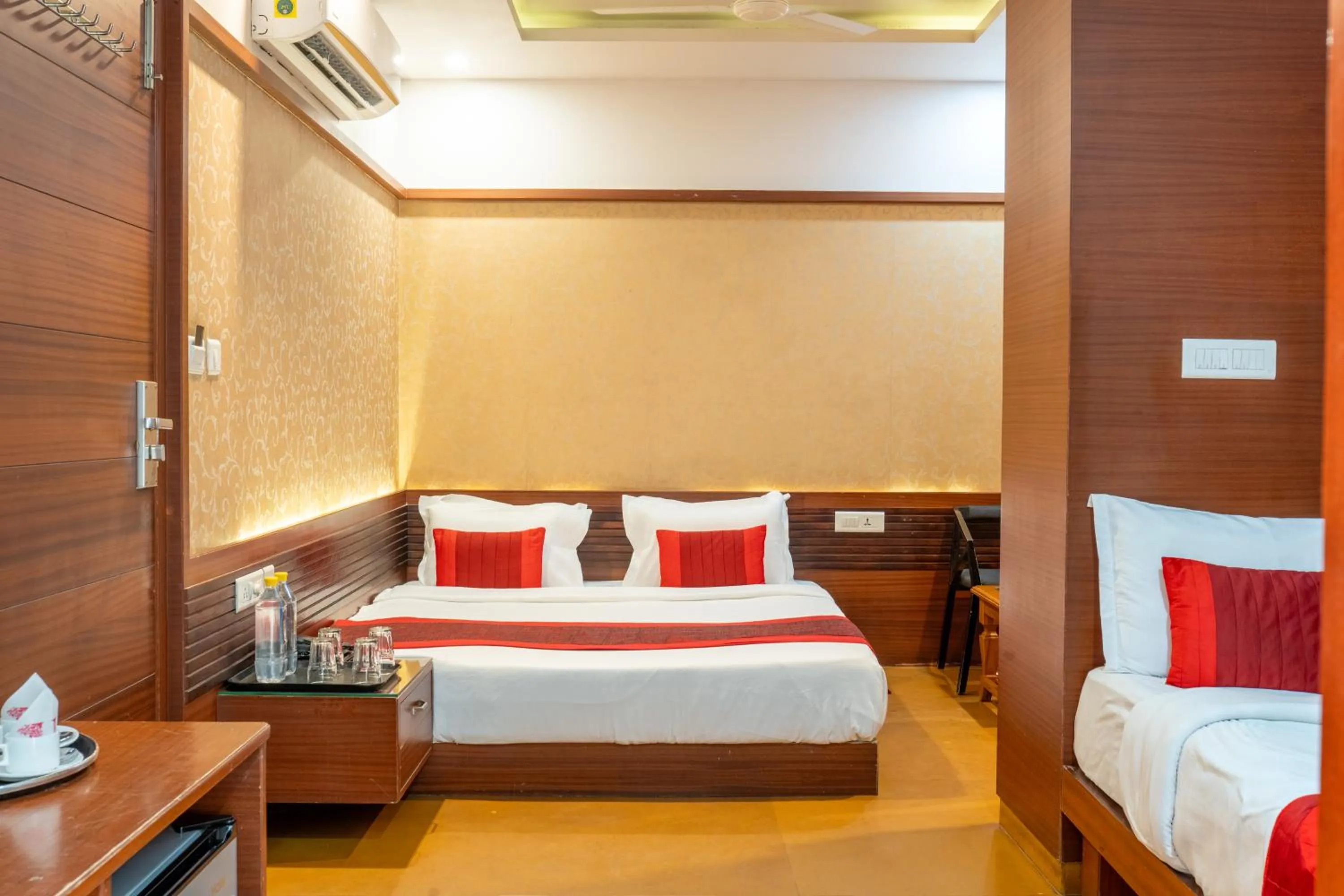 Bedroom, Bed in Uddhav Vilas A Family Hotel