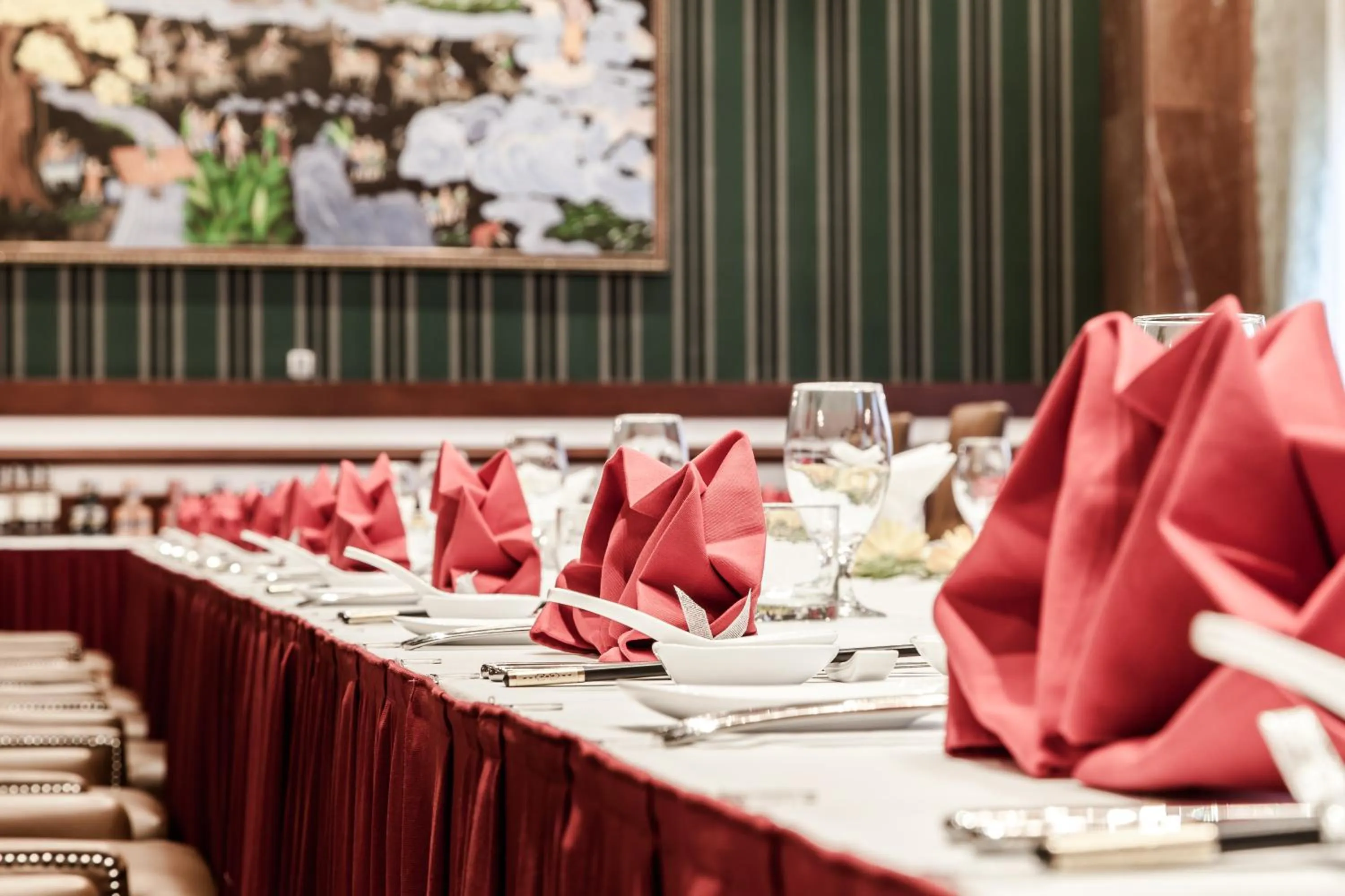 Restaurant/places to eat in Army Hotel