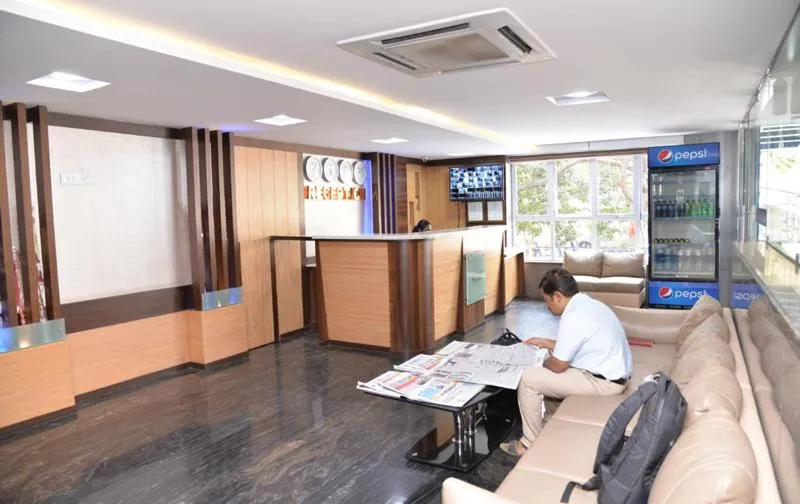 Communal lounge/ TV room in Hotel ABM International