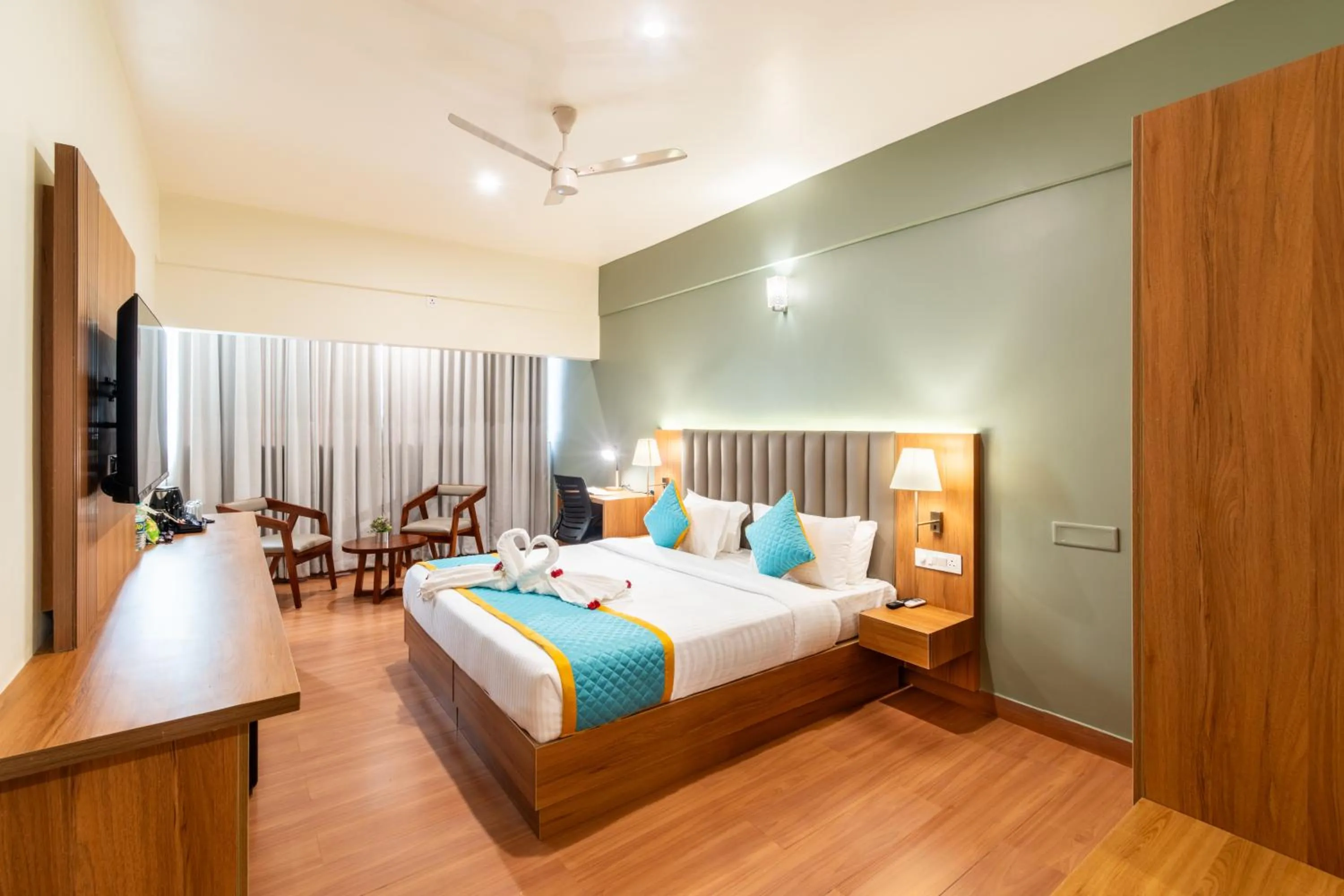 Photo of the whole room, Bed in Hotel Vaari Vista By Bestinn Leisure