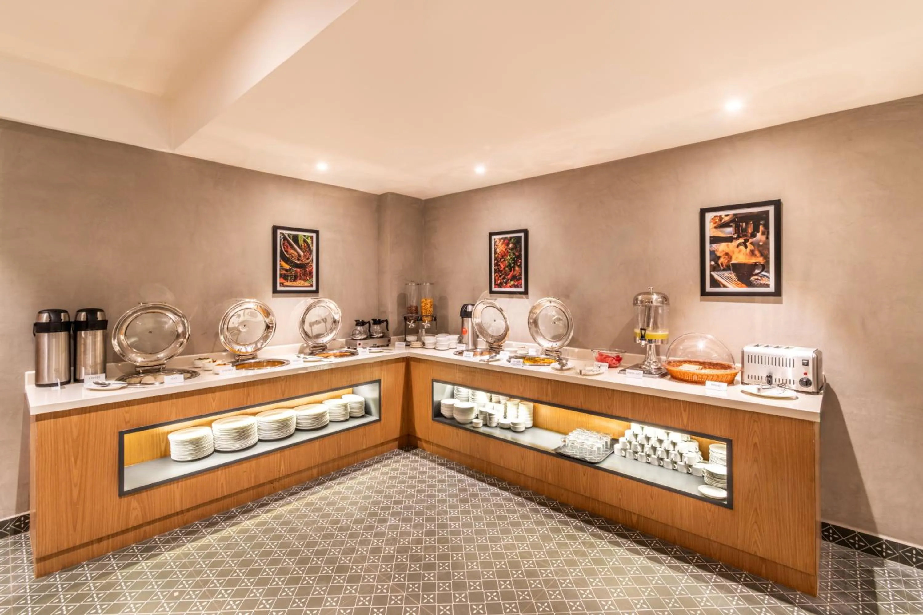 Coffee/tea facilities in Hotel Vaari Vista By Bestinn Leisure