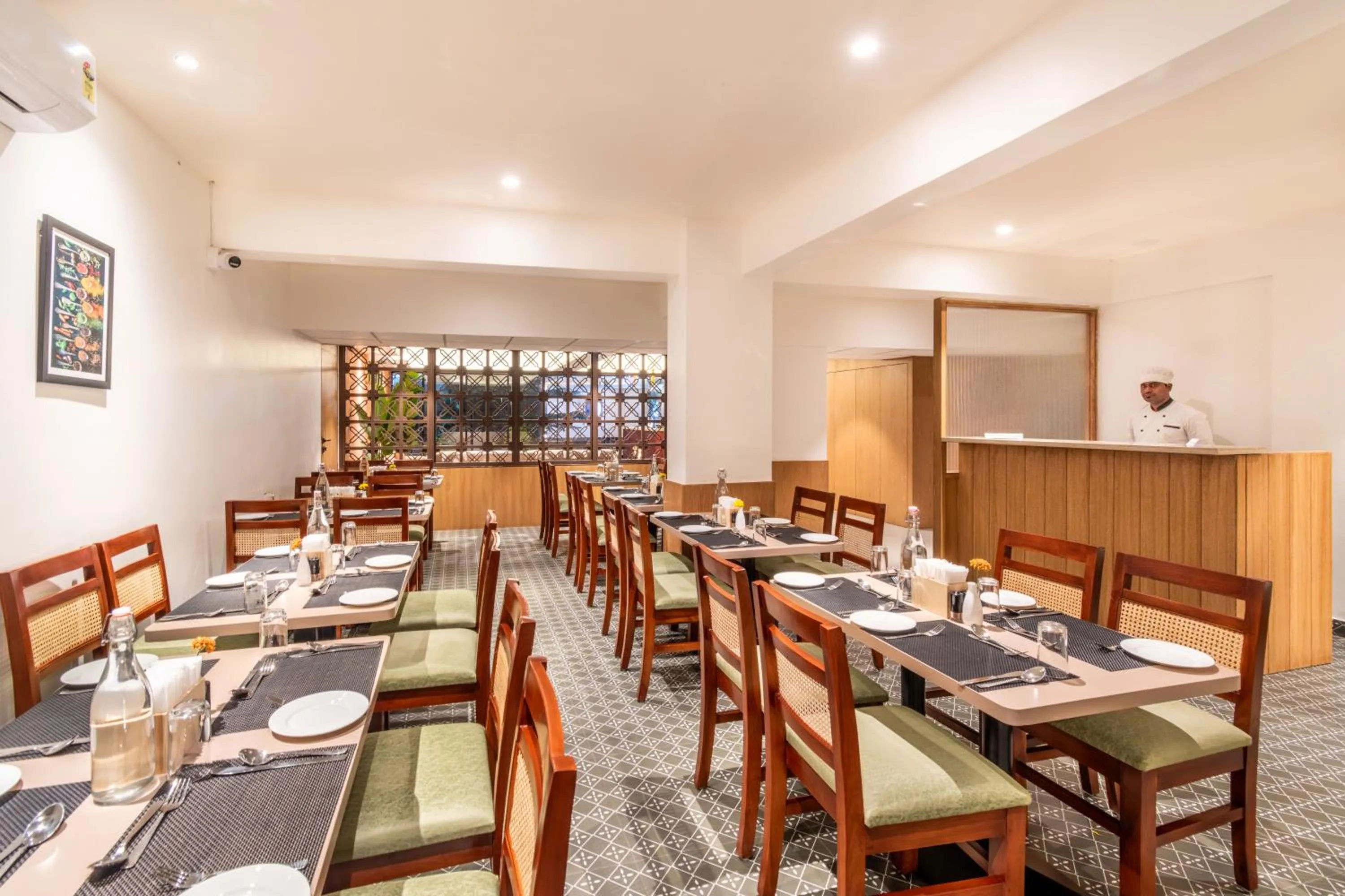 Restaurant/places to eat in Hotel Vaari Vista By Bestinn Leisure