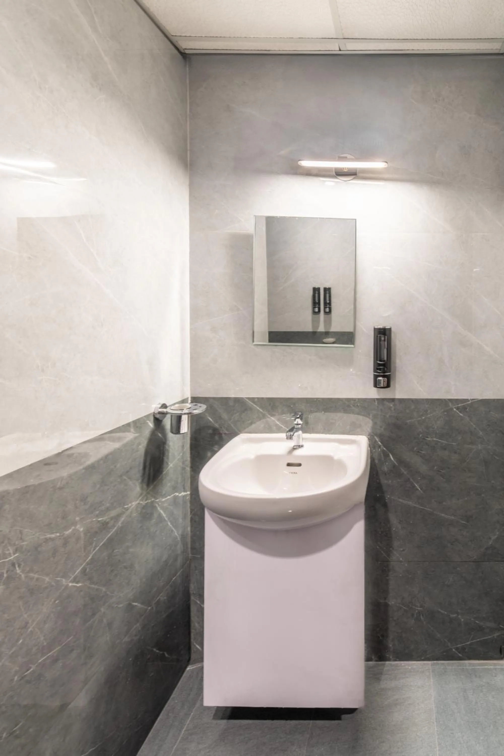 Bathroom in Hotel Vaari Vista By Bestinn Leisure