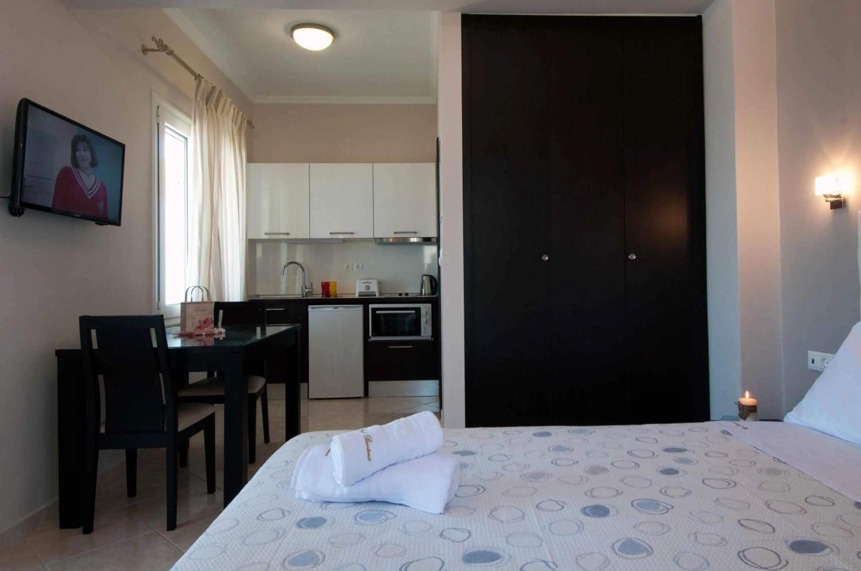 Photo of the whole room, Bed in Brentanos Apartments - A - View of Paradise