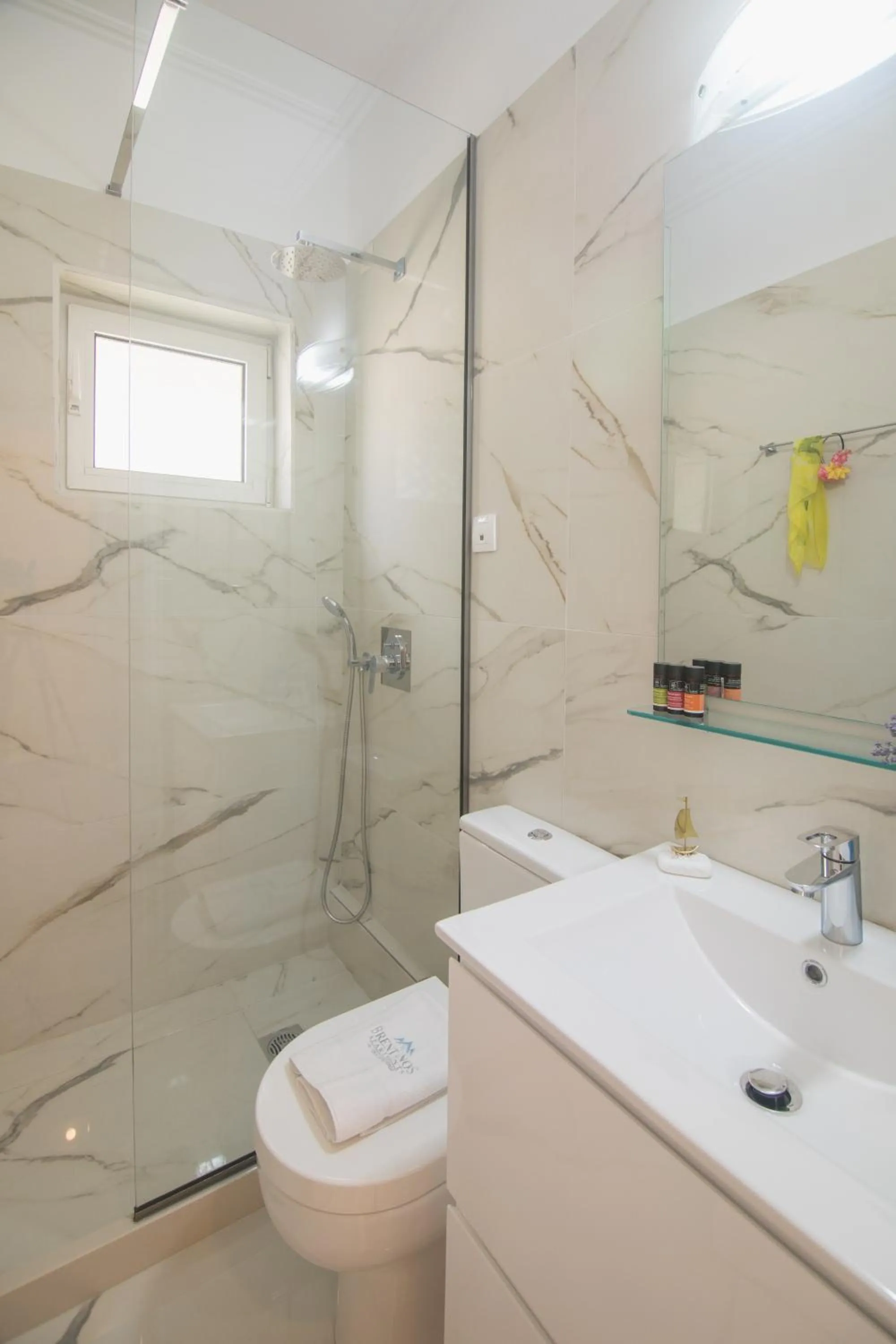 Shower in Brentanos Apartments - A - View of Paradise