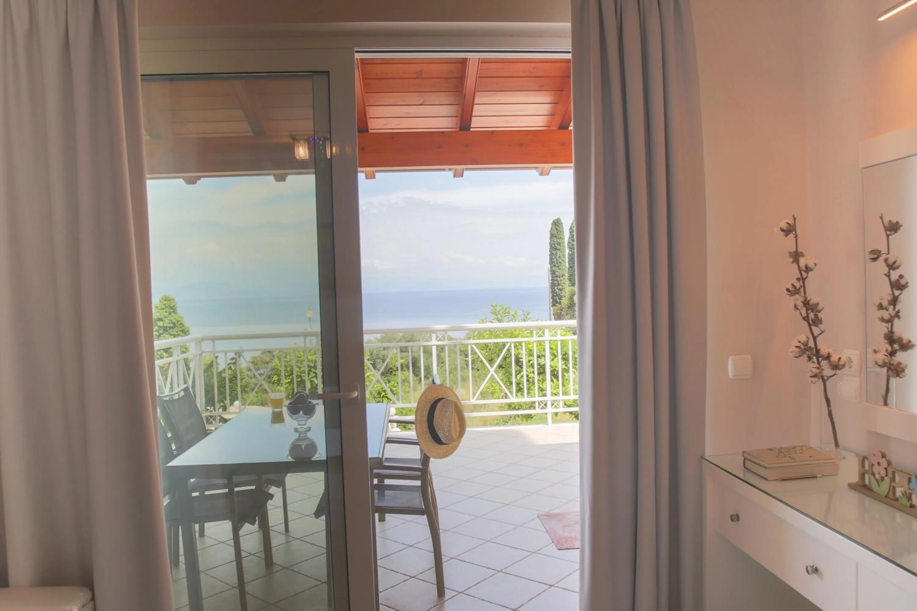 Balcony/Terrace in Brentanos Apartments - A - View of Paradise