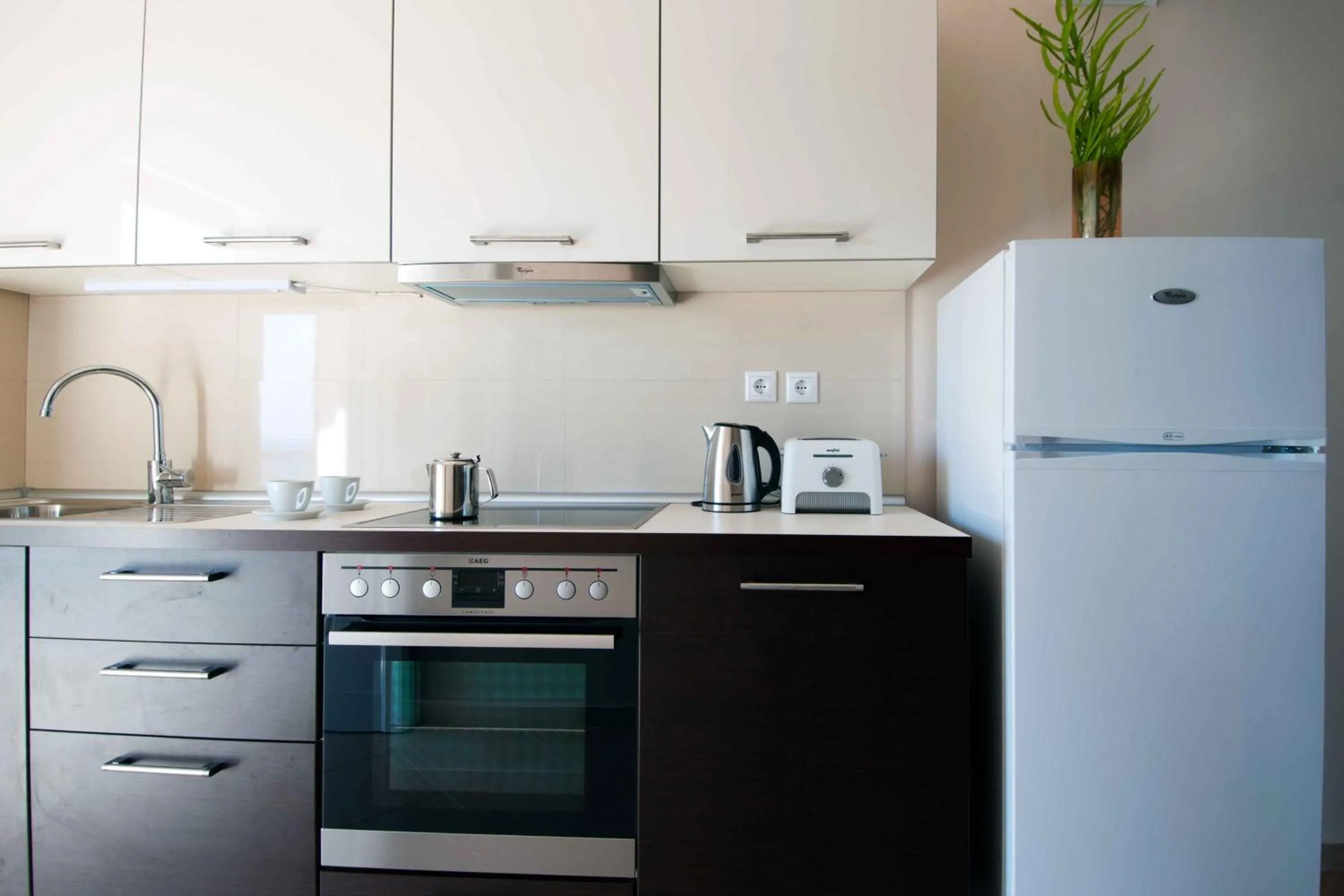 Kitchen or kitchenette in Brentanos Apartments - A - View of Paradise