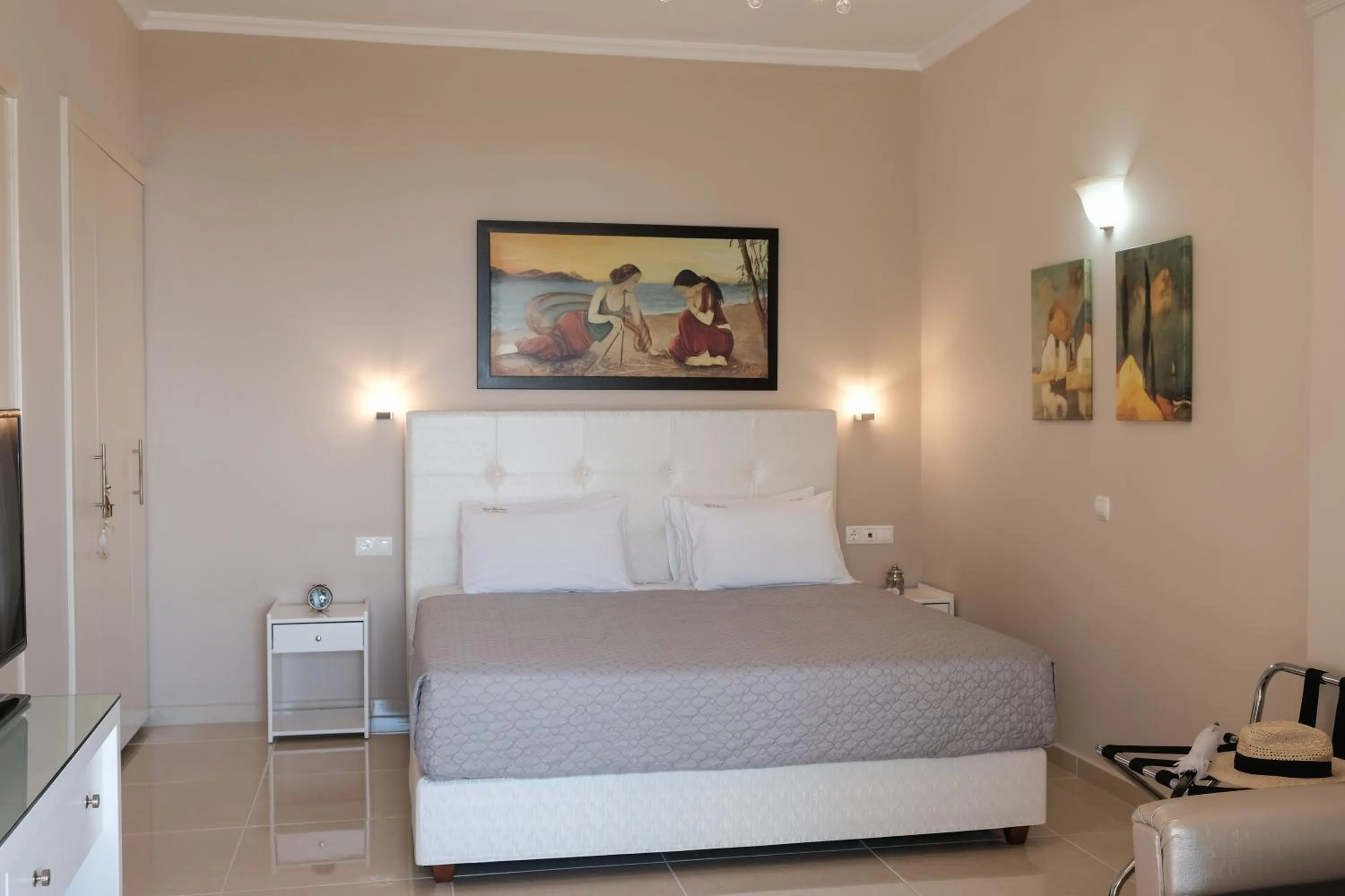 Bed in Brentanos Apartments - A - View of Paradise