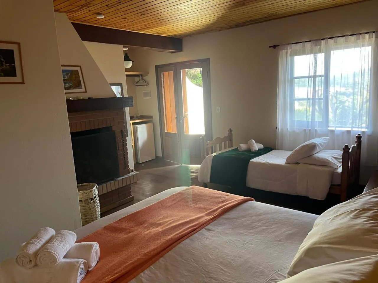 View (from property/room), Bed in Pousada Aguia da Montanha