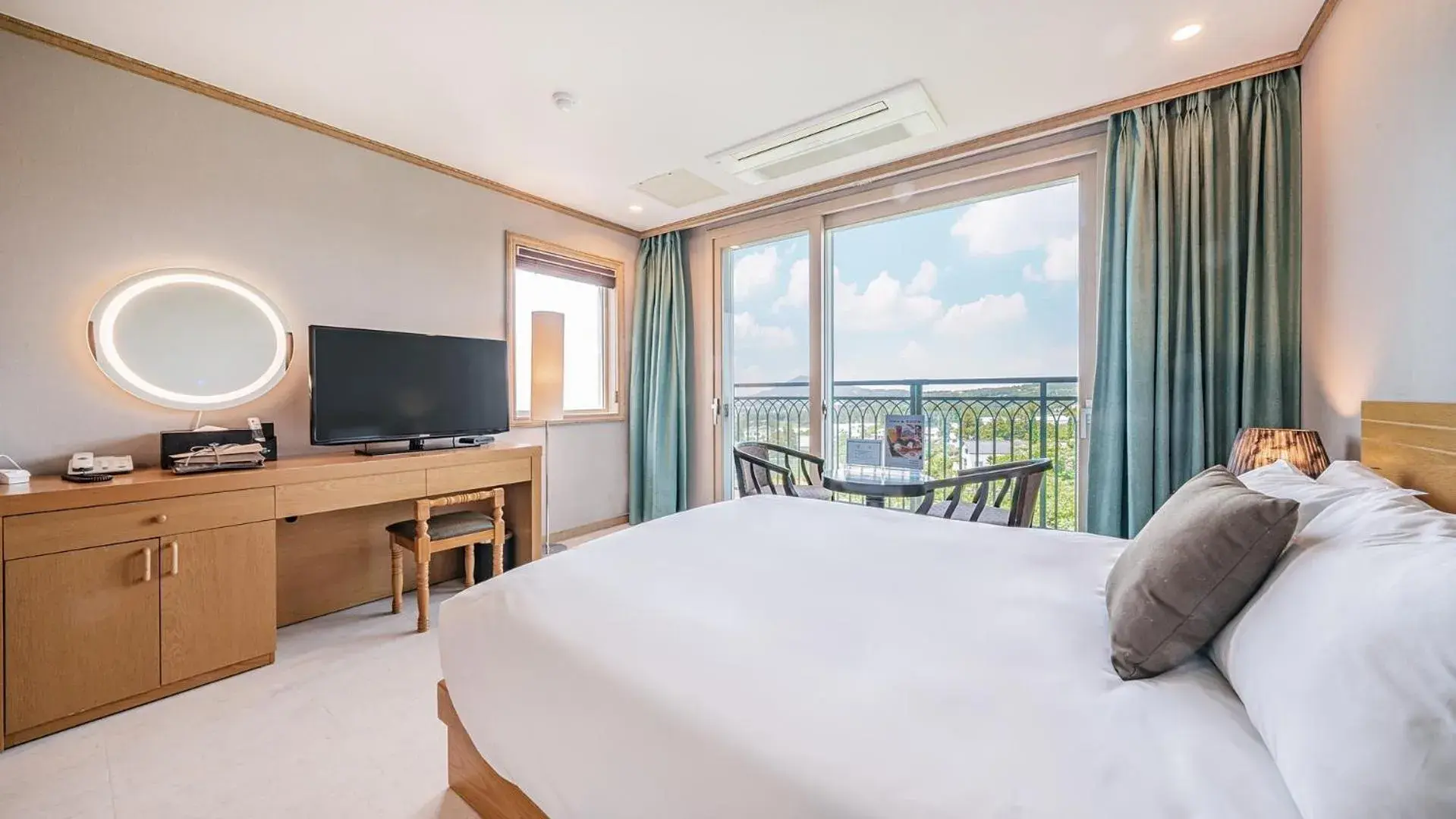 Bed in J View Hotel Bed in J View Hotel