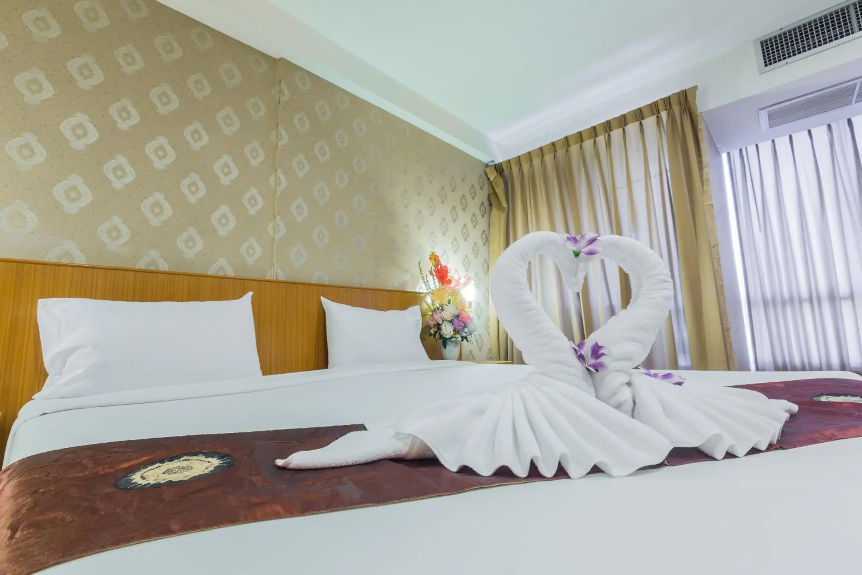 Bed in Three Seasons Bangkok Bed in Three Seasons Bangkok