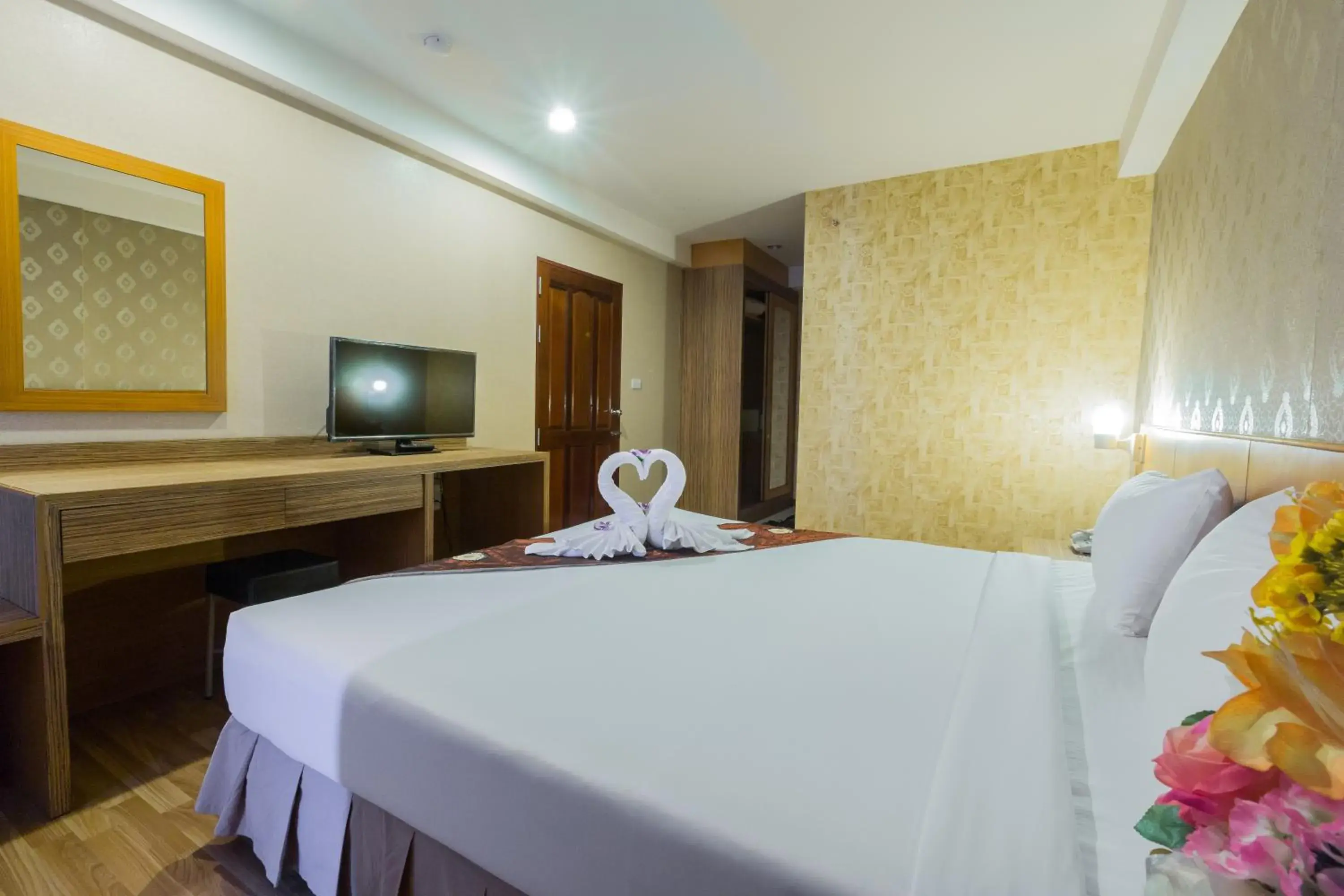 Bed in Three Seasons Bangkok Bed in Three Seasons Bangkok
