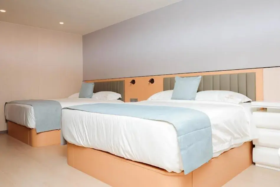 Deluxe Double or Twin Room in Plaza Court Hotel Deluxe Double or Twin Room in Plaza Court Hotel