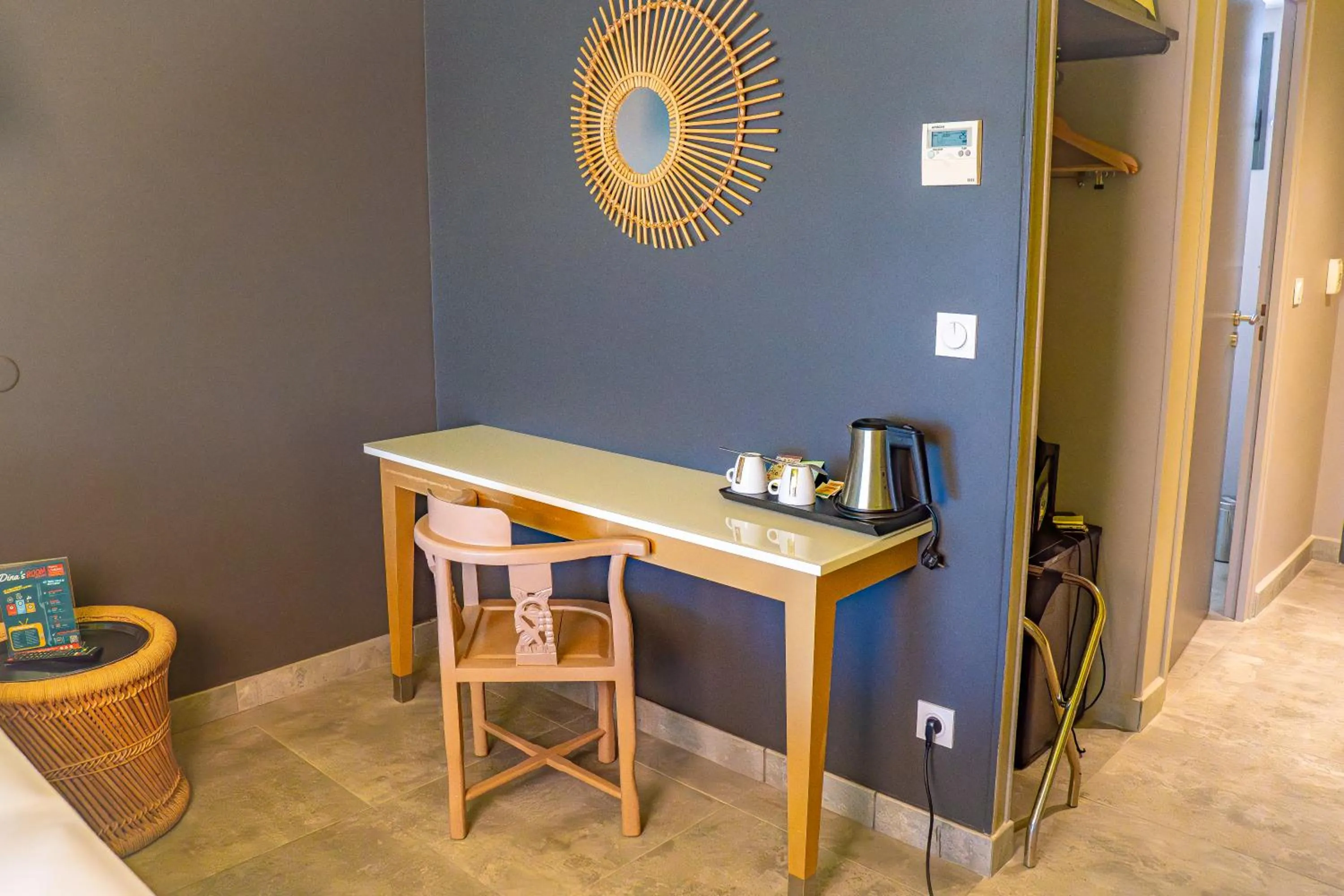 hair dresser in Dina Morgabine Saint Gilles