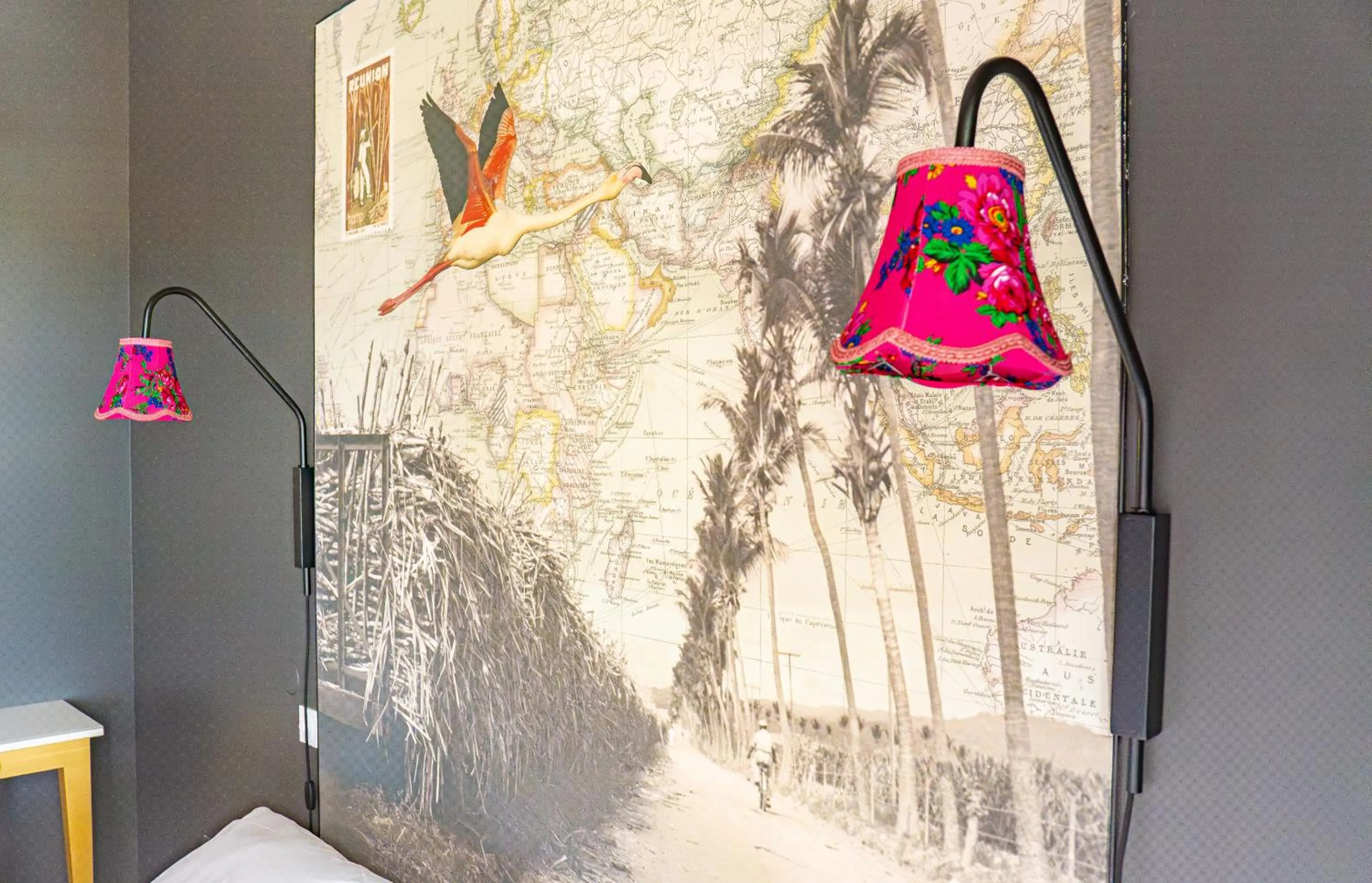 Decorative detail in Dina Morgabine Saint Gilles