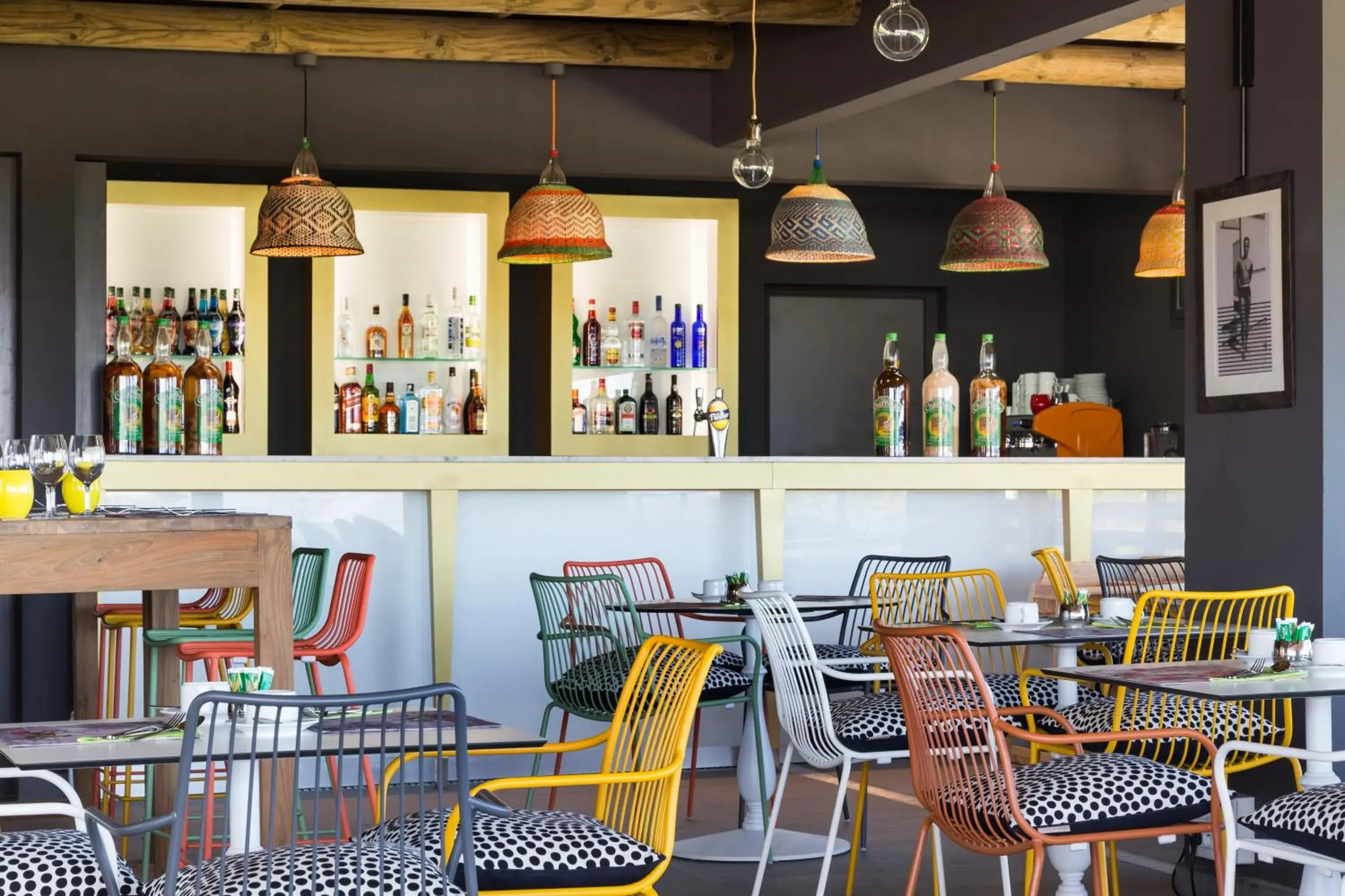 Lounge or bar in Dina Morgabine Saint Gilles Lounge or bar in Dina Morgabine Saint Gilles