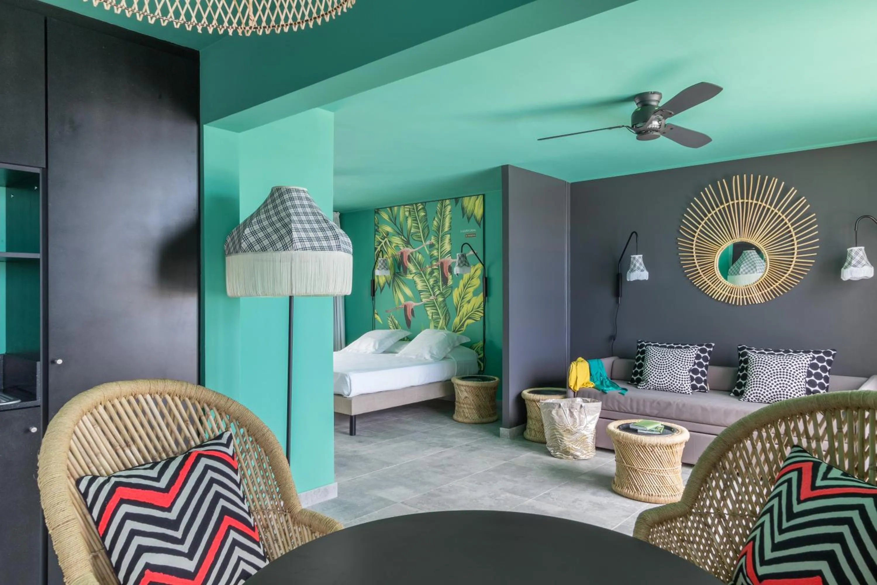 Living room, Bed in Dina Morgabine Saint Gilles