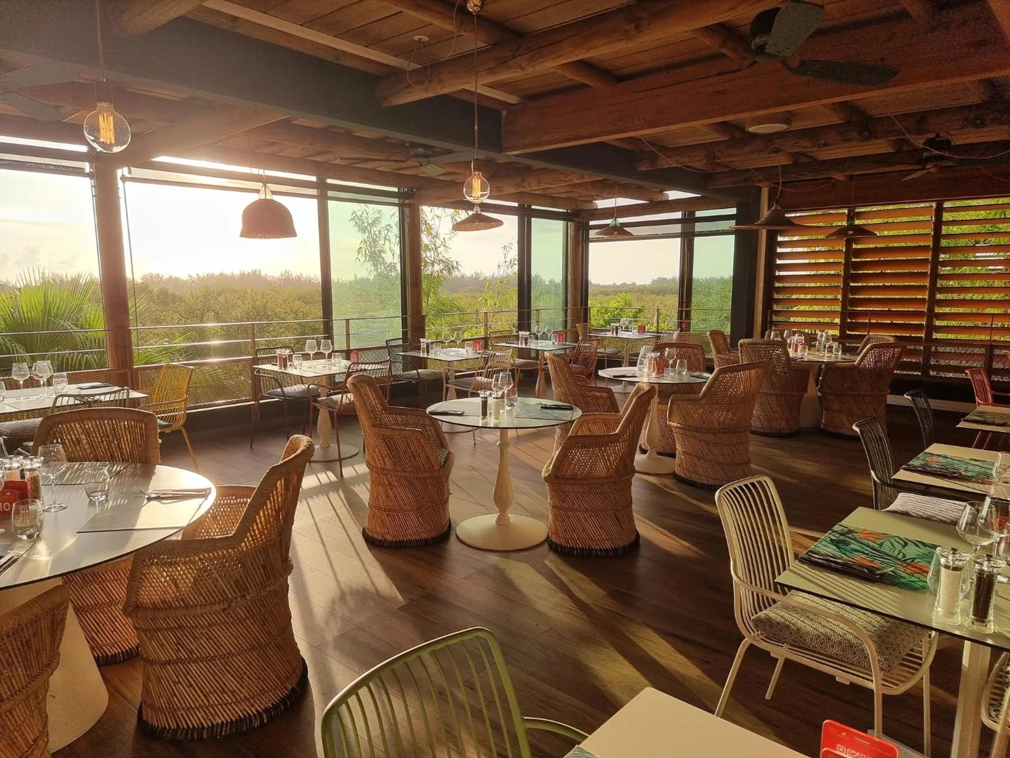 Restaurant/places to eat in Dina Morgabine Saint Gilles