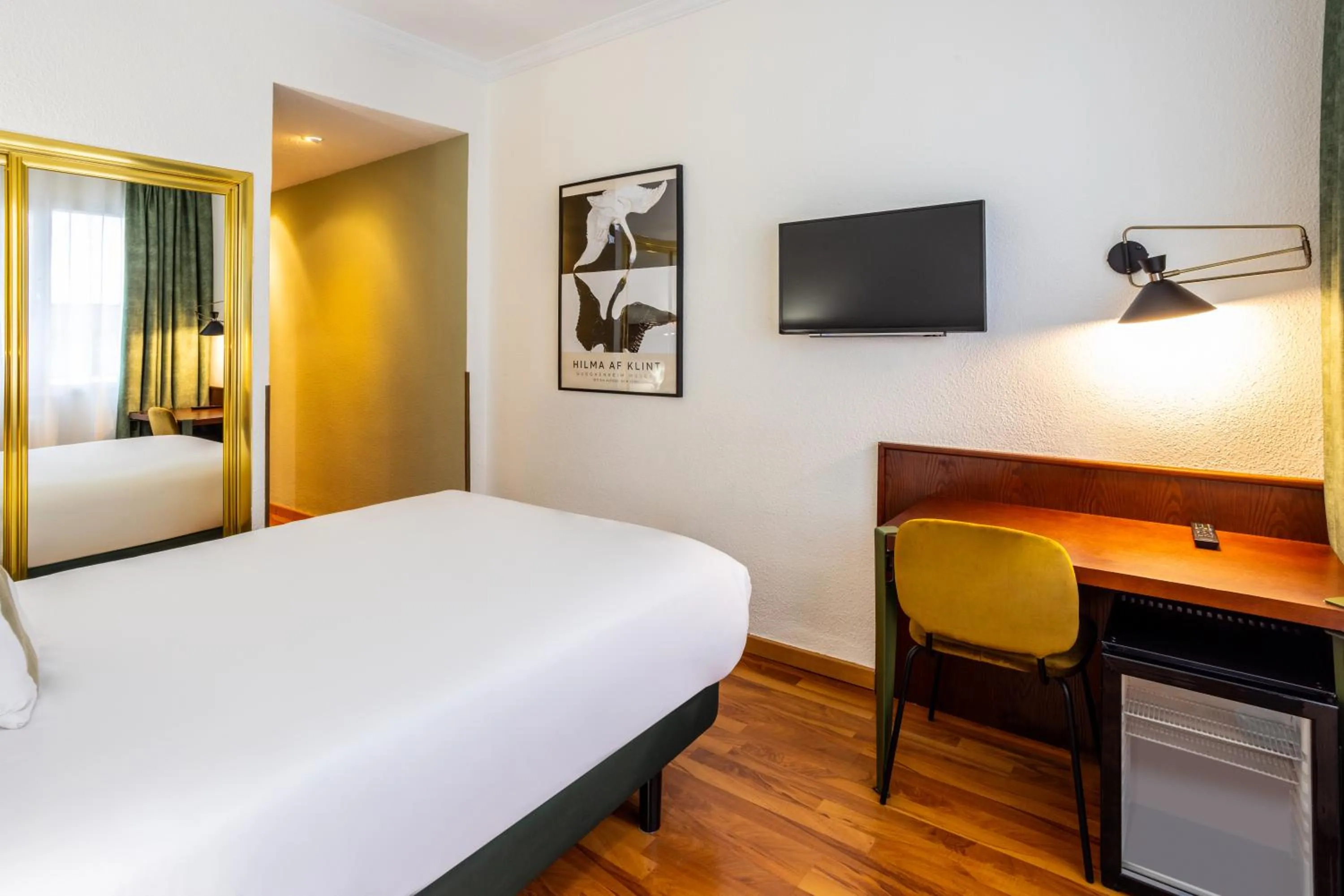 Communal lounge/ TV room, Bed in Hotel Casón del Tormes by HappyCulture