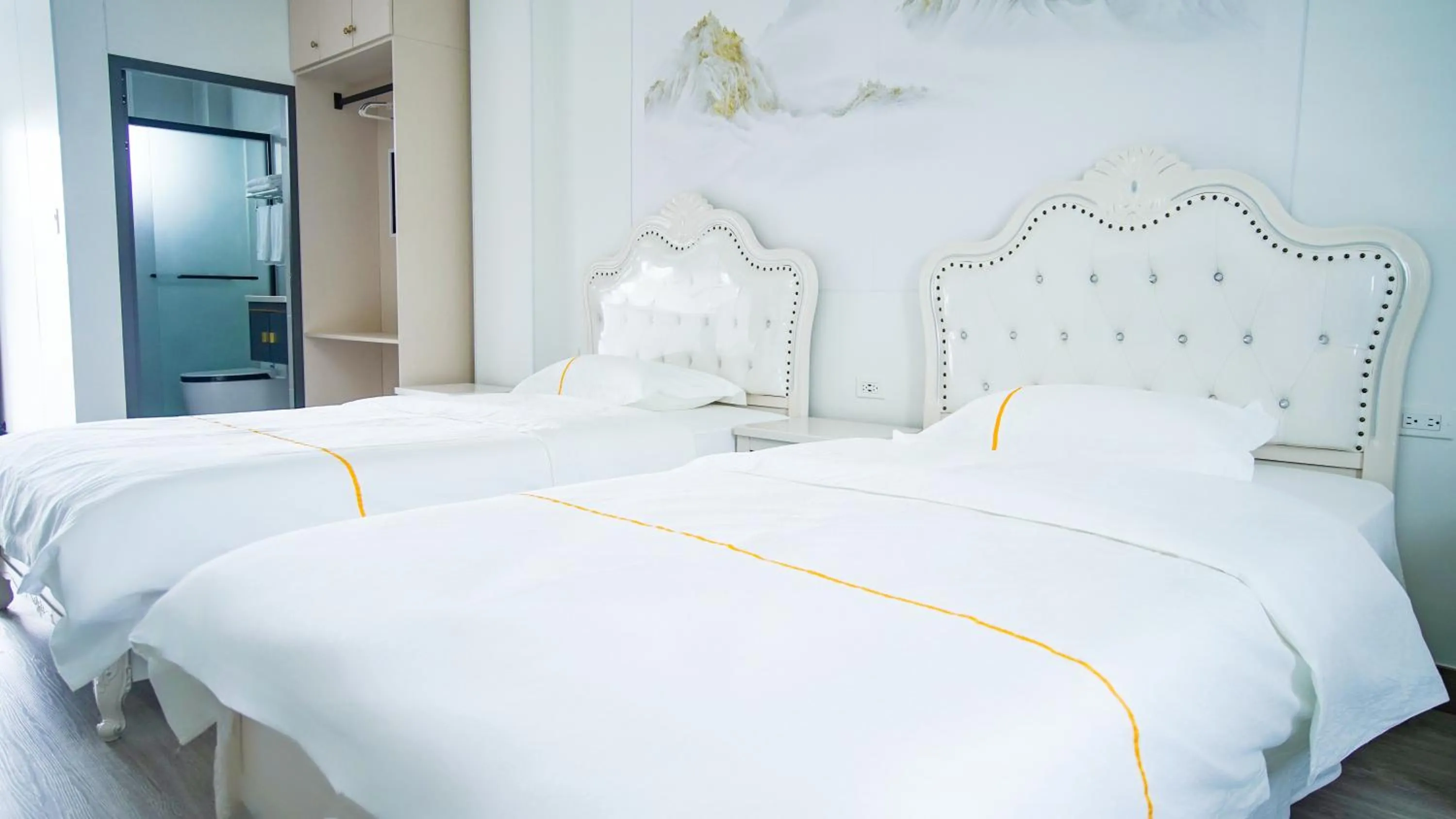 Twin Room with Private Bathroom - single occupancy in snowwhite castle hotel