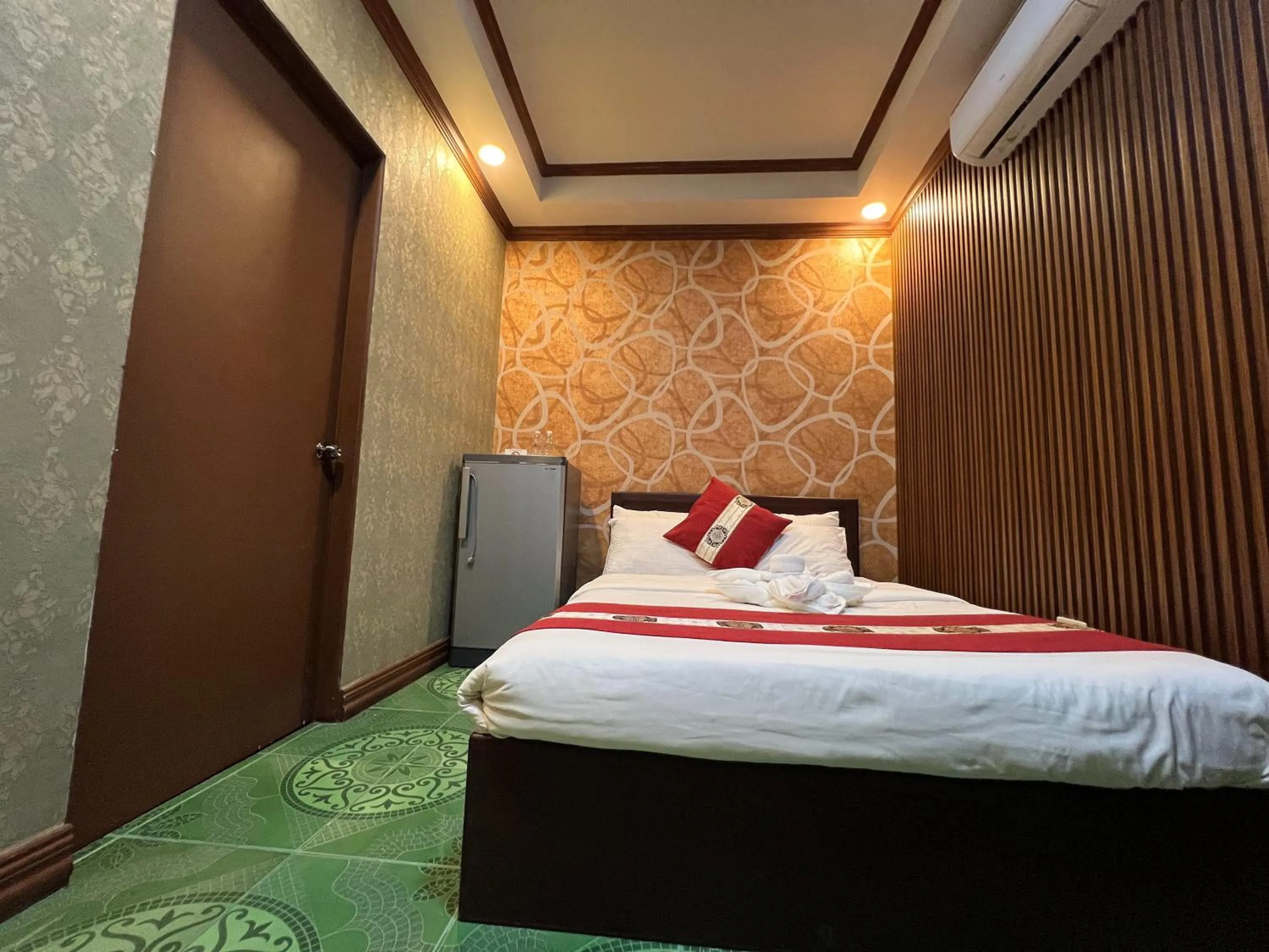 Bedroom, Bed in Rossa Hotel