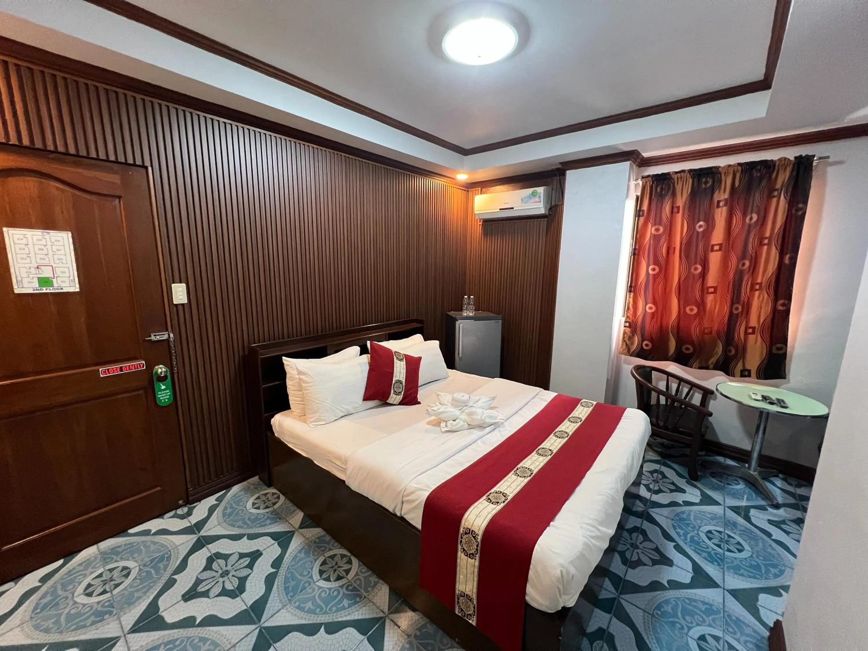 Bedroom, Bed in Rossa Hotel