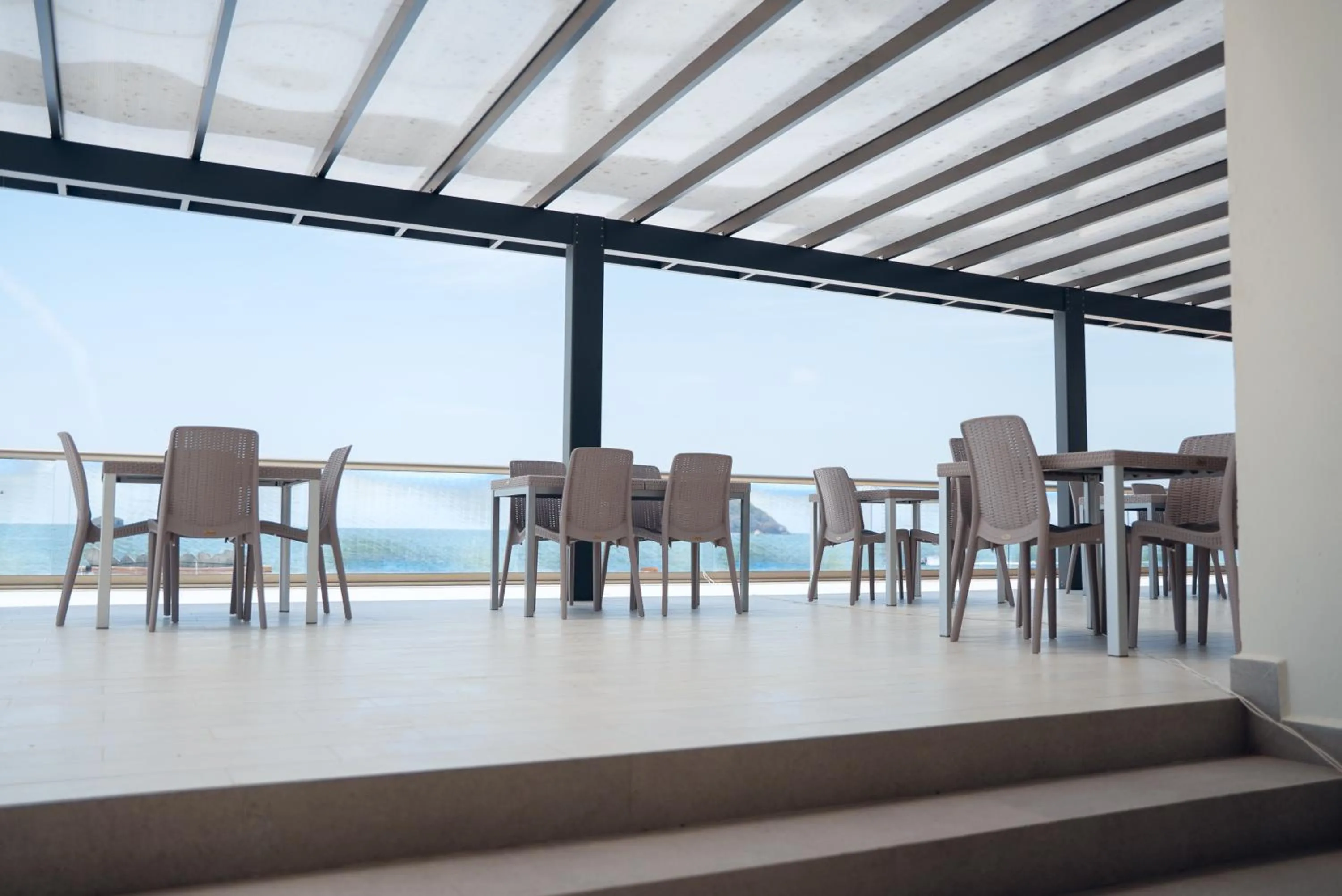 Restaurant/places to eat in Avenir Armonia Suites