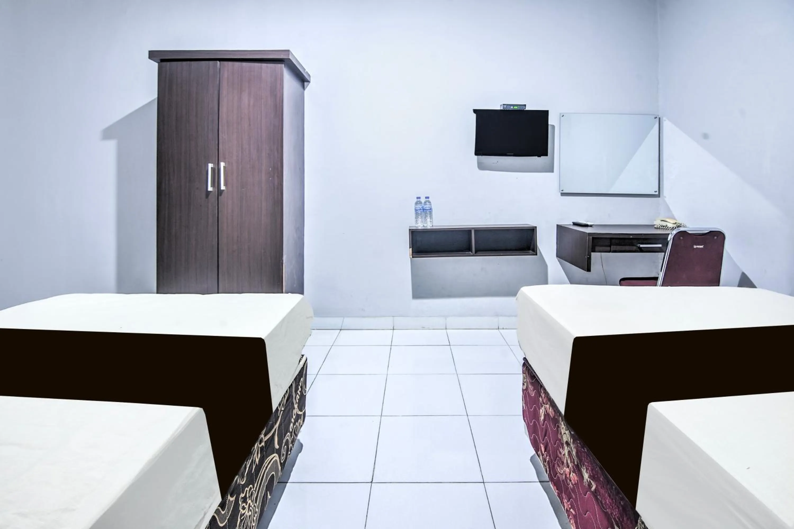 Bedroom, Bed in Hotel O Makassar near Mall Panakukang formerly Hotel Lucky Inn Makassar