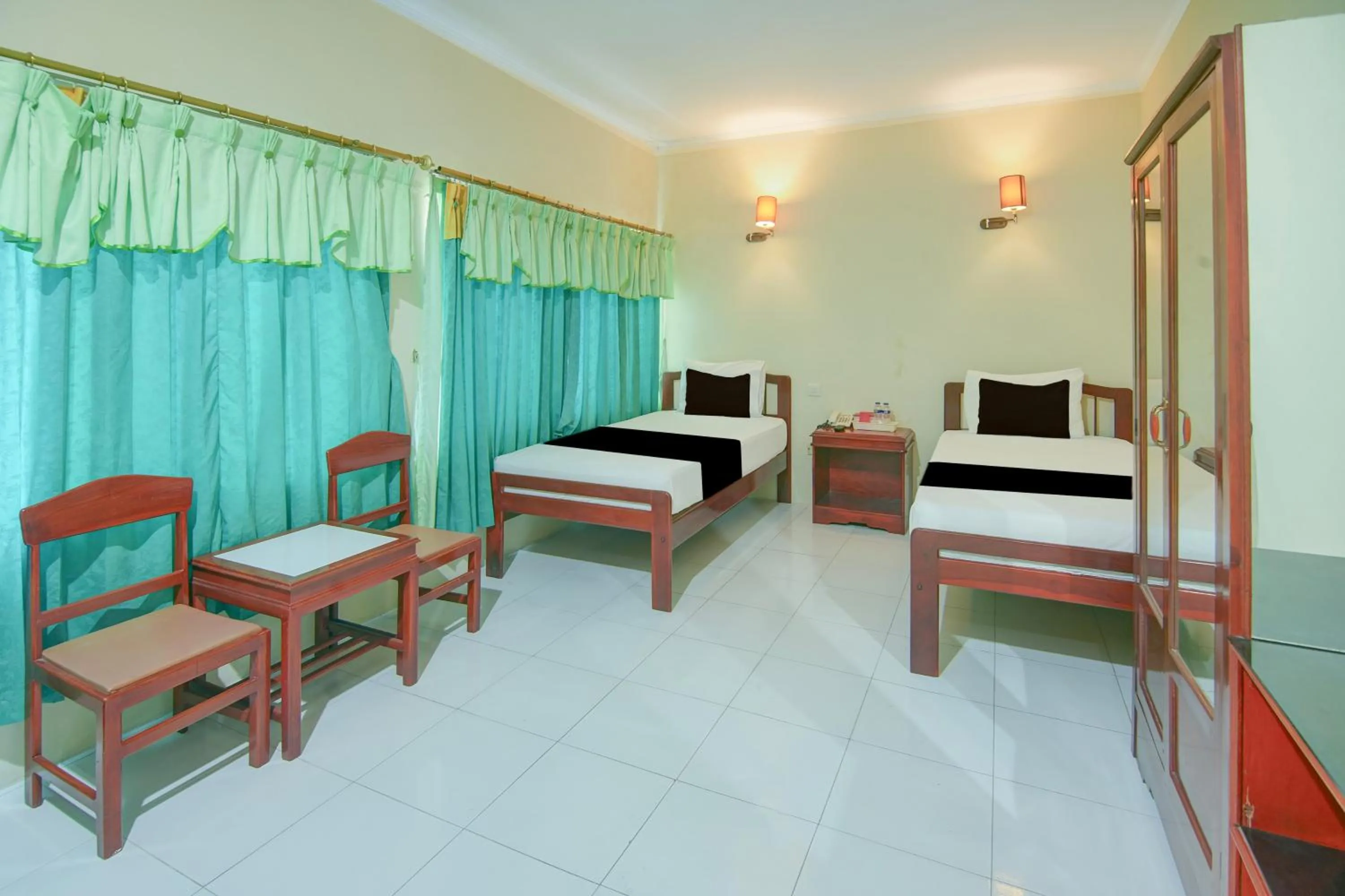 Bedroom, Bed in Hotel O Makassar near Pantai Losari formerly Hotel Tiara Sari