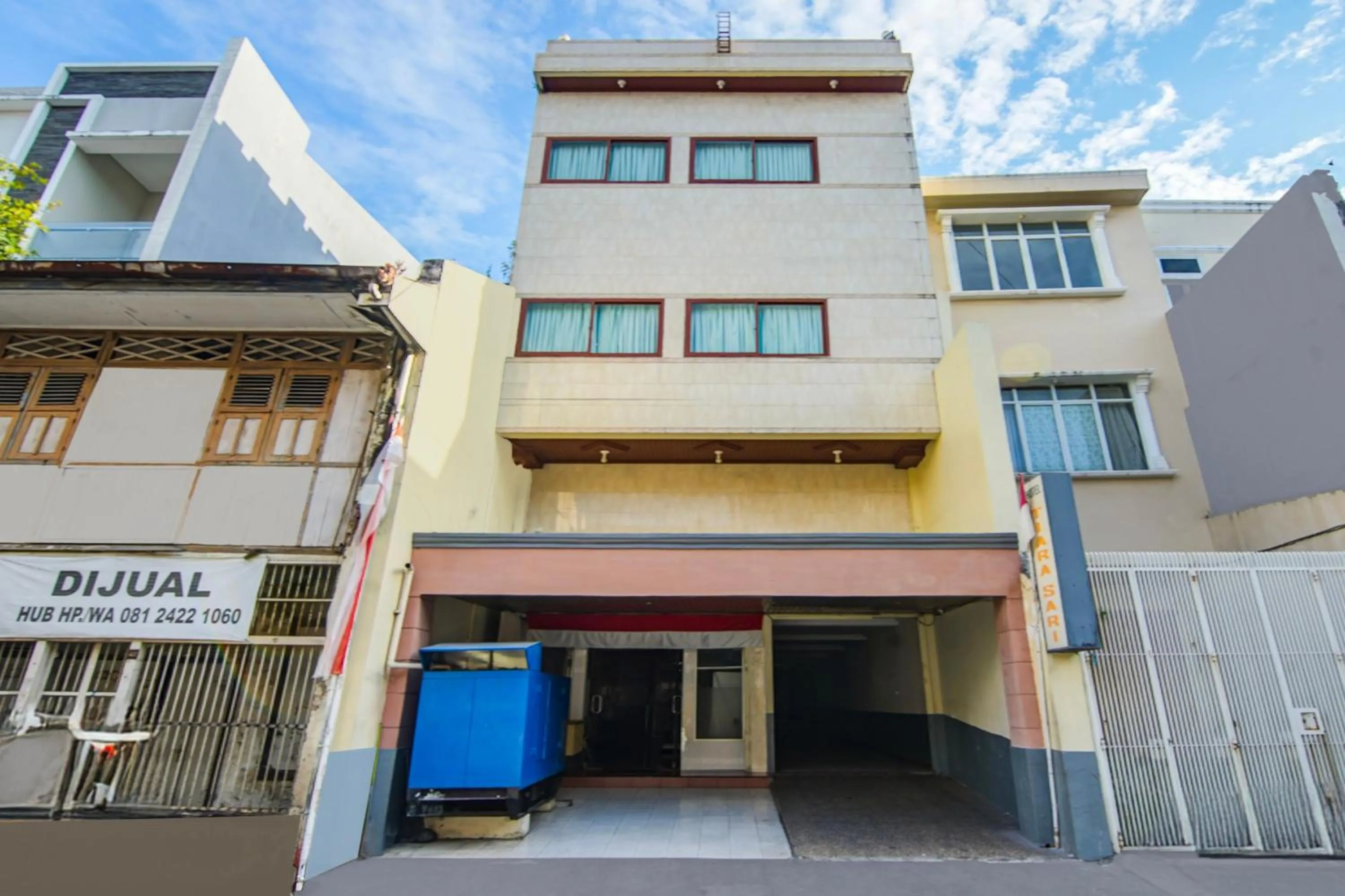 Property building in Hotel O Makassar near Pantai Losari formerly Hotel Tiara Sari