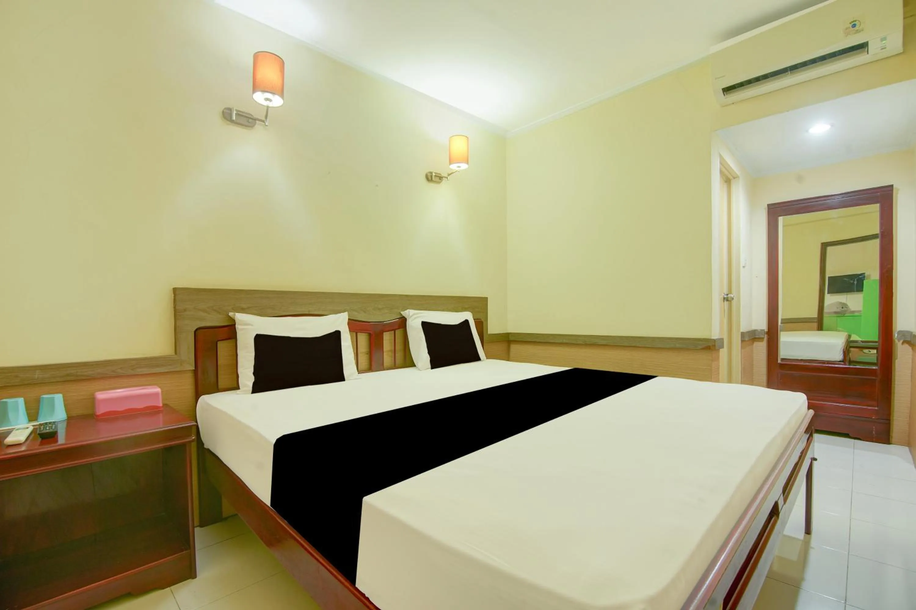 Bedroom, Bed in Hotel O Makassar near Pantai Losari formerly Hotel Tiara Sari