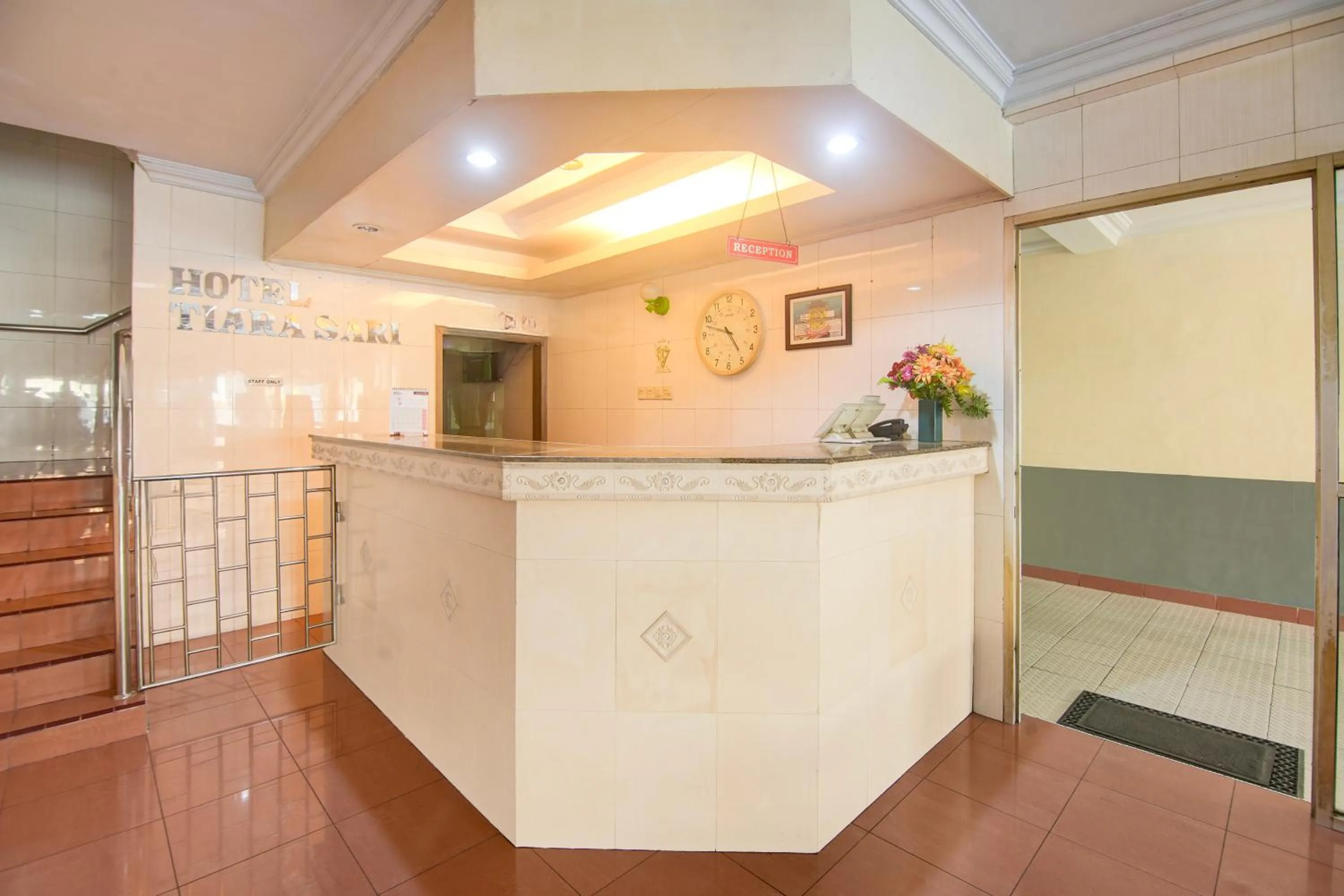 Lobby or reception in Hotel O Makassar near Pantai Losari formerly Hotel Tiara Sari