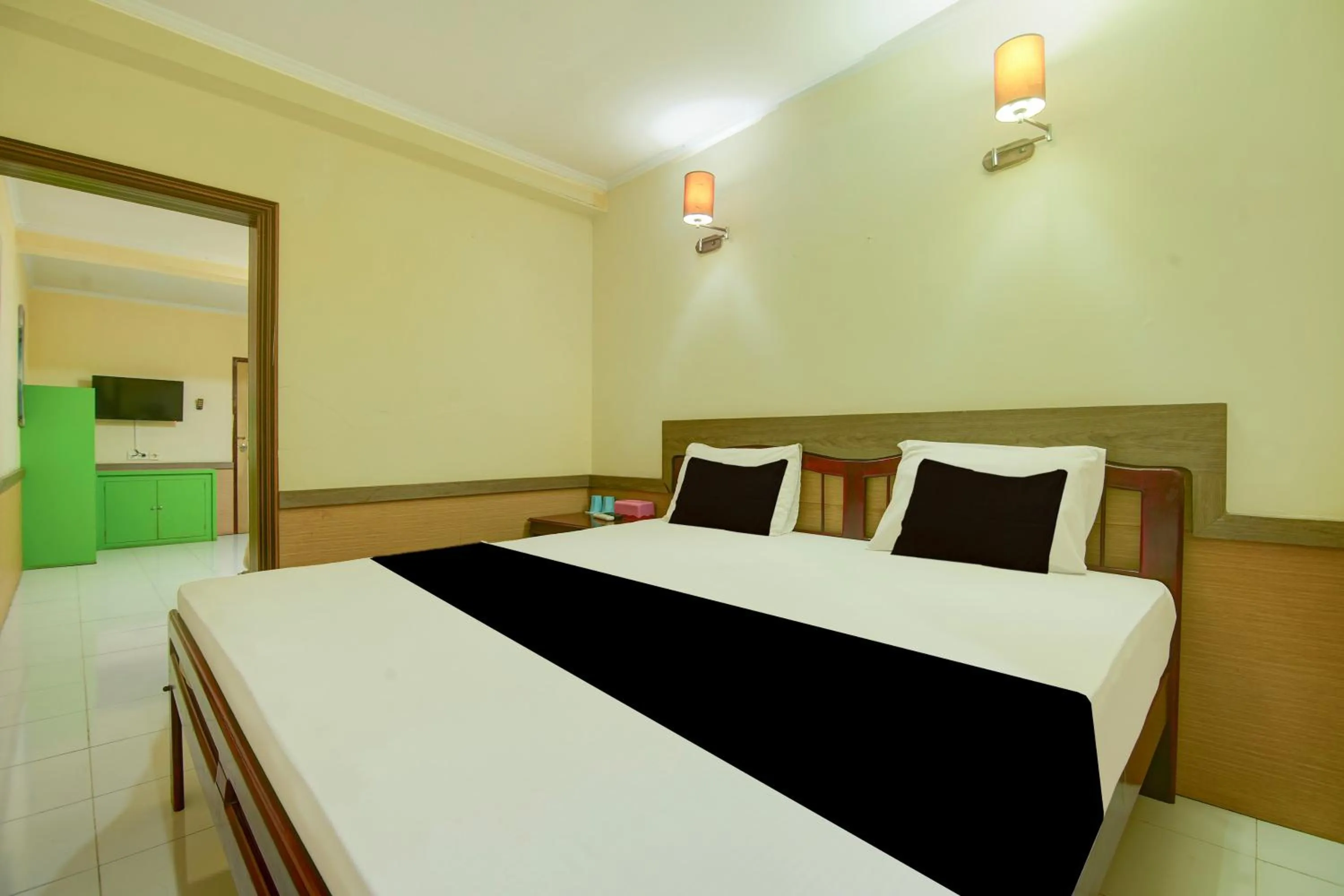 Bedroom, Bed in Hotel O Makassar near Pantai Losari formerly Hotel Tiara Sari