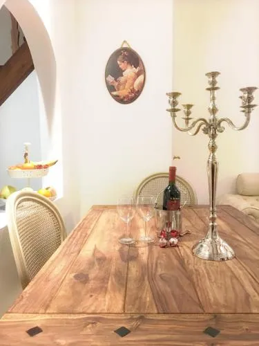 MICHELLE IN VENICE Charming Houses