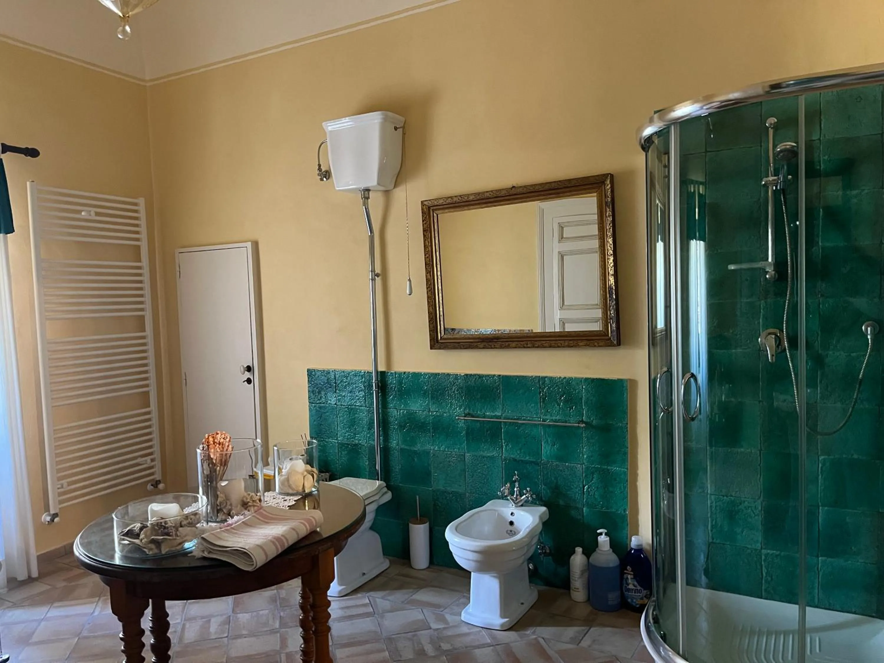 Shower in Palazzo Cutrufelli