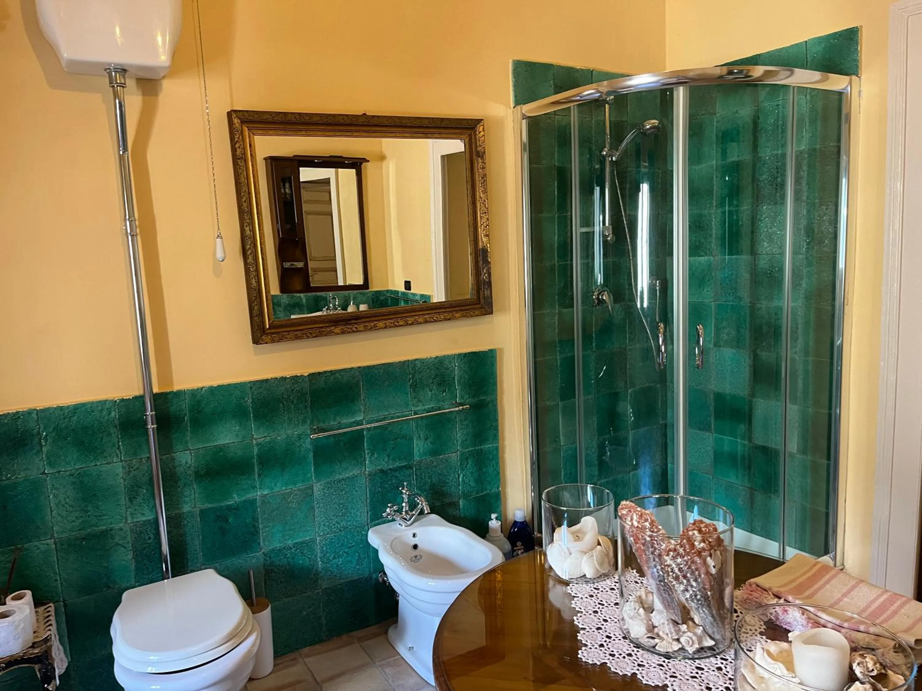 Toilet in Palazzo Cutrufelli