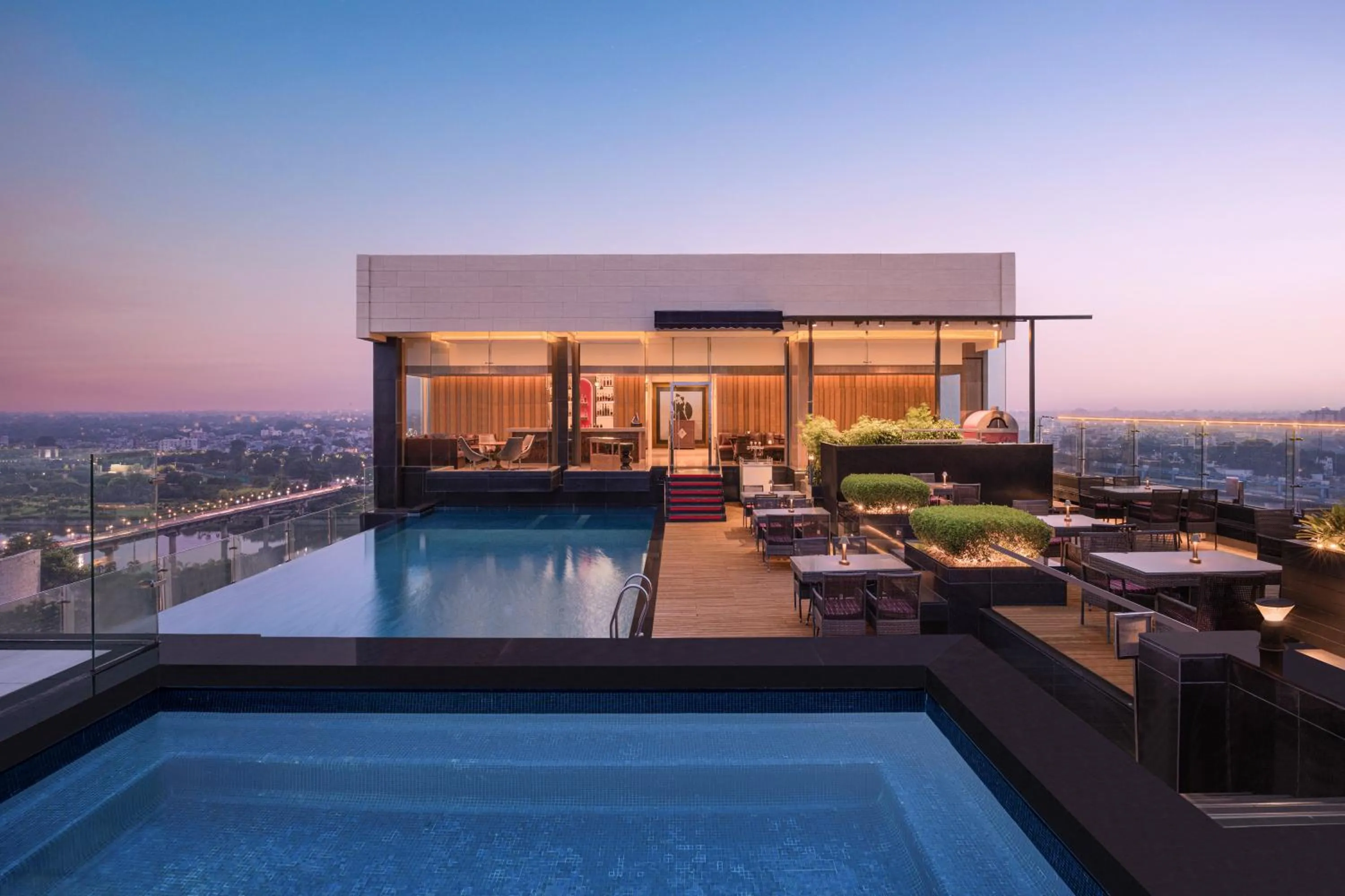 Lounge or bar in Renaissance Lucknow Hotel, Gomti Nagar