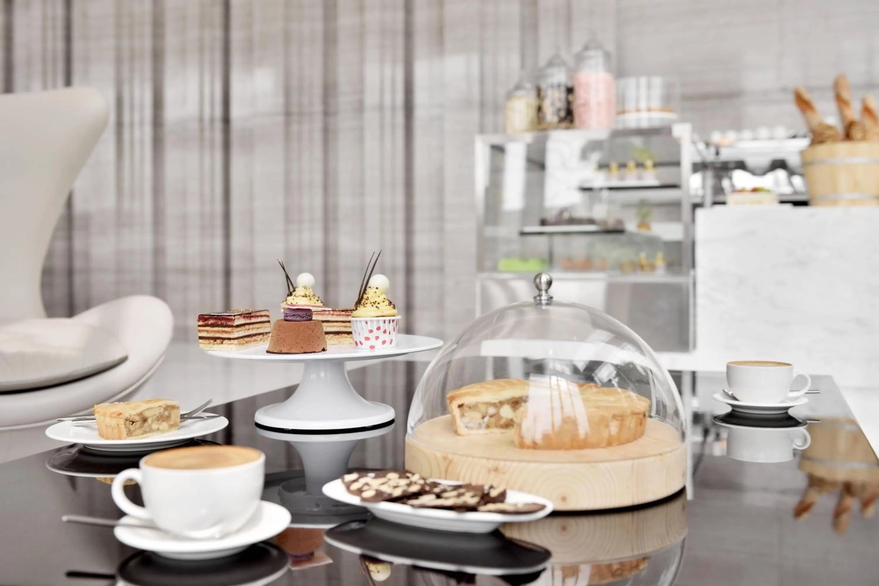 Restaurant/places to eat in Renaissance Lucknow Hotel, Gomti Nagar