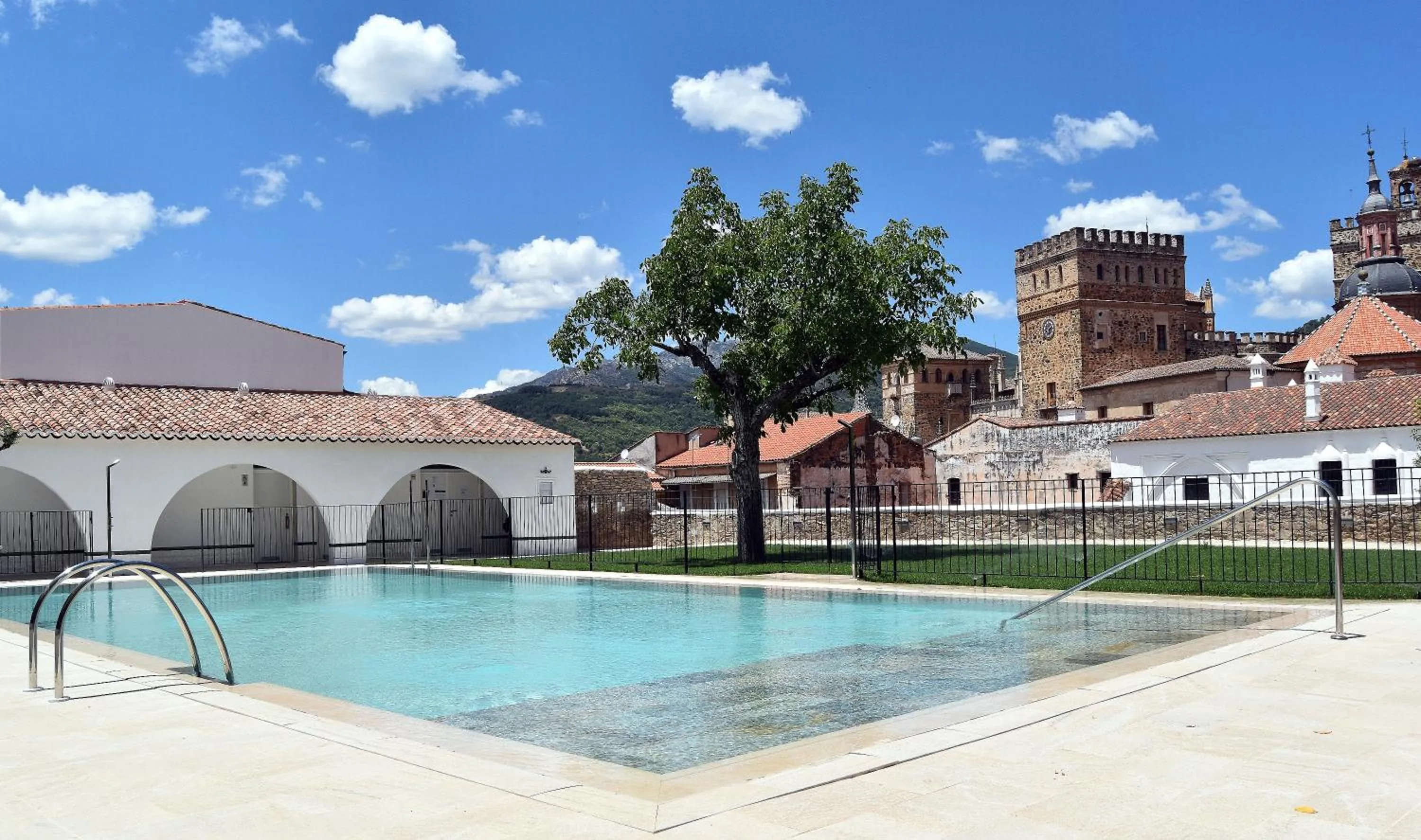 Swimming pool in Parador de Guadalupe