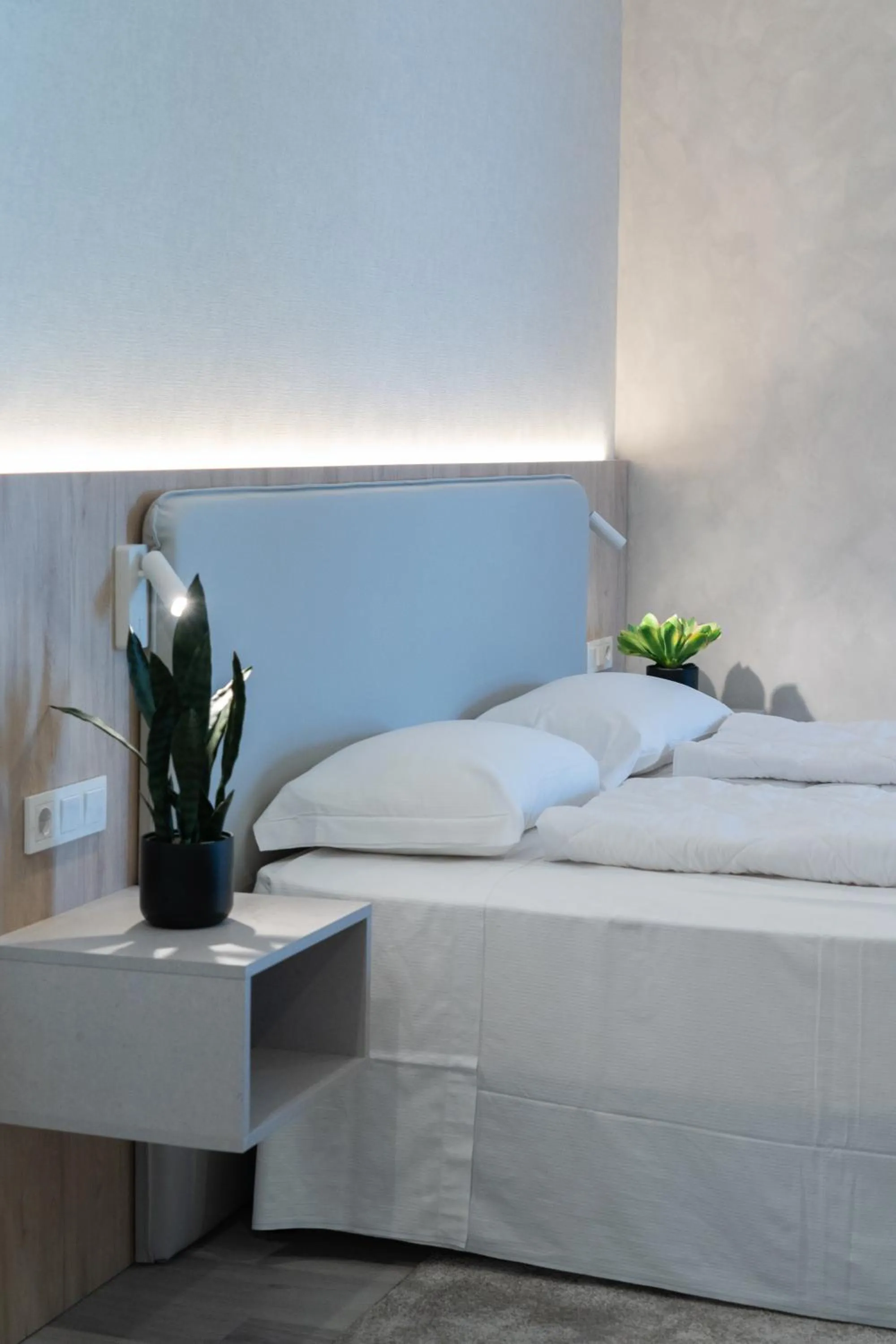 Bed in Lake & More Suite Hotel
