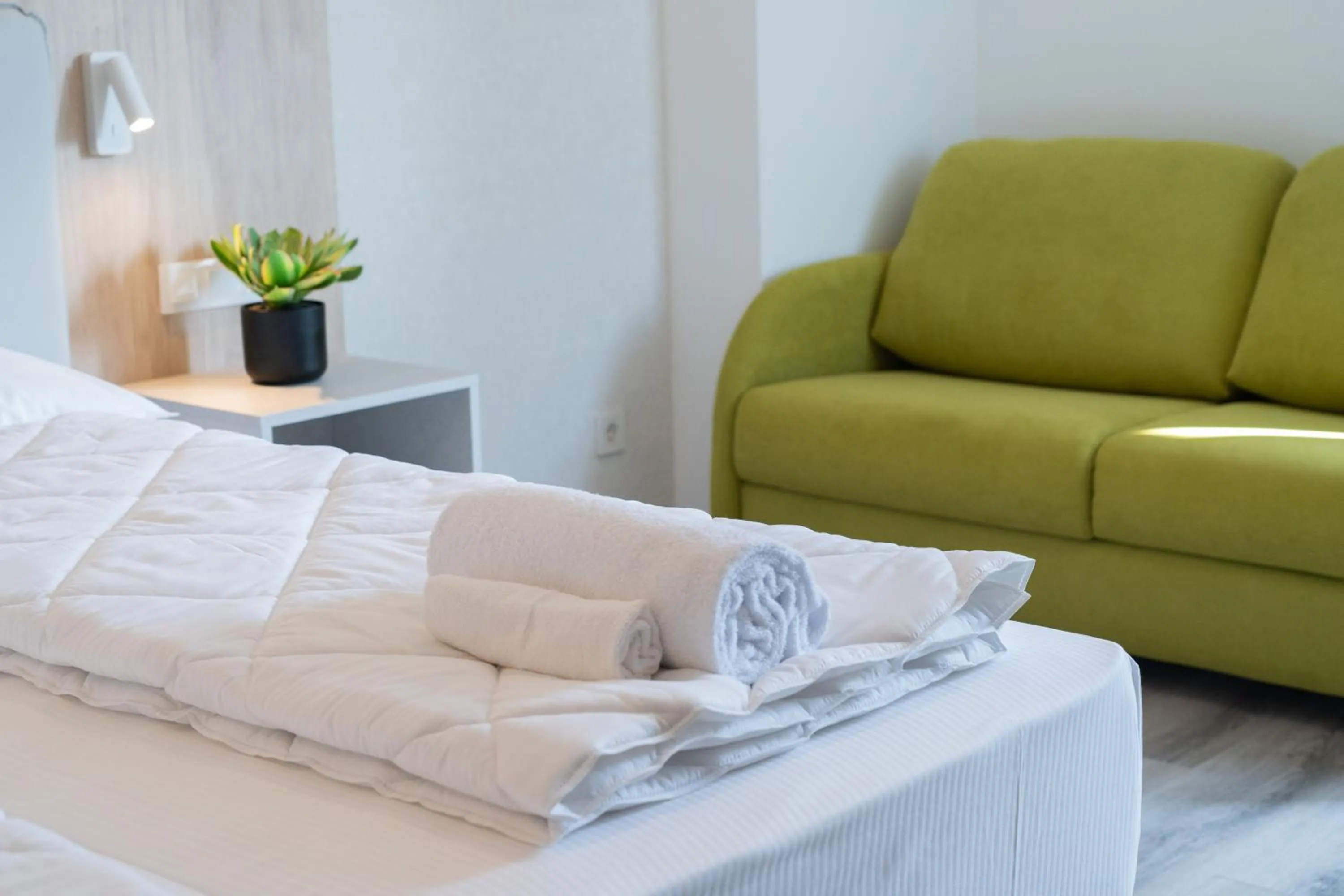 Bed in Lake & More Suite Hotel