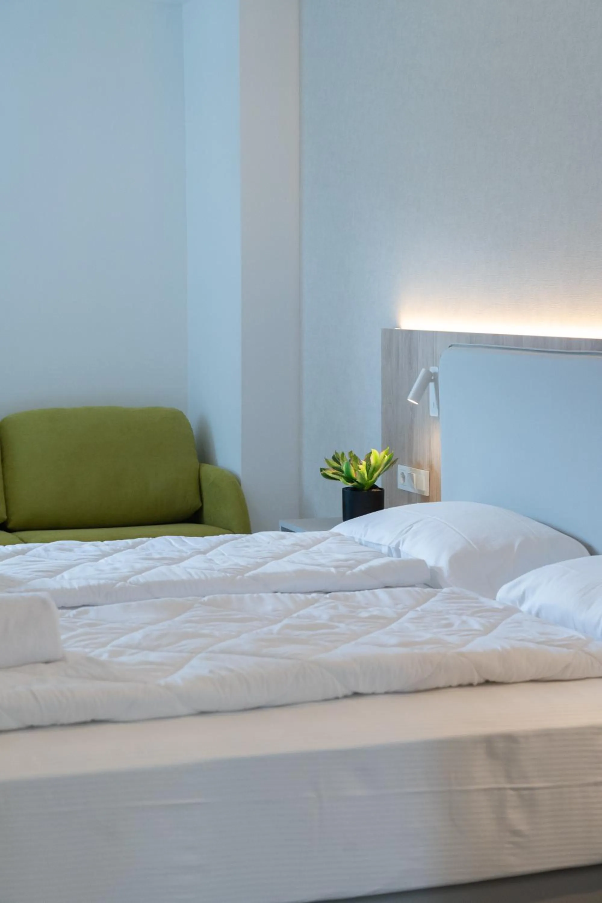 Bed in Lake & More Suite Hotel
