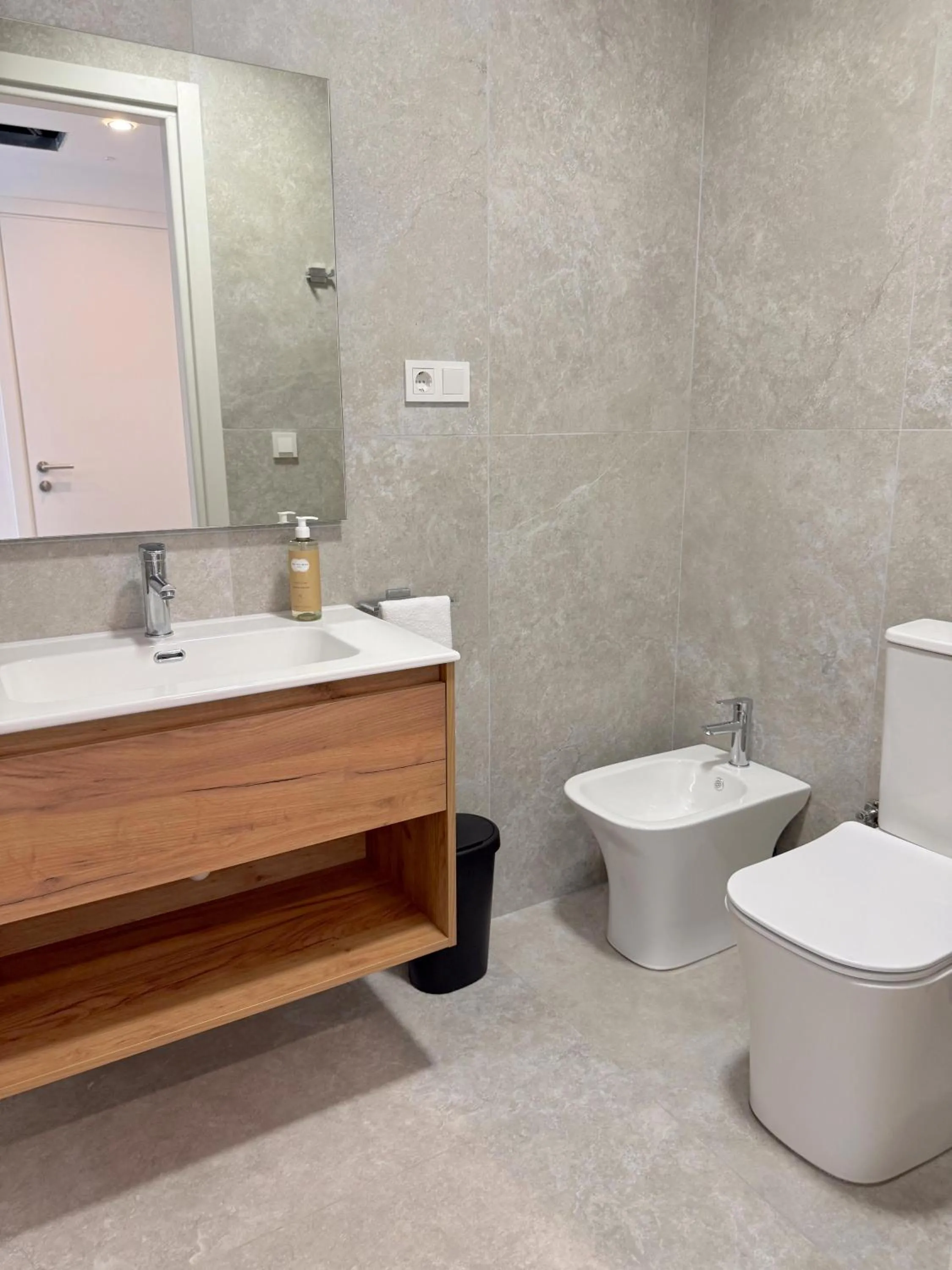 Lake & More Suite Hotel