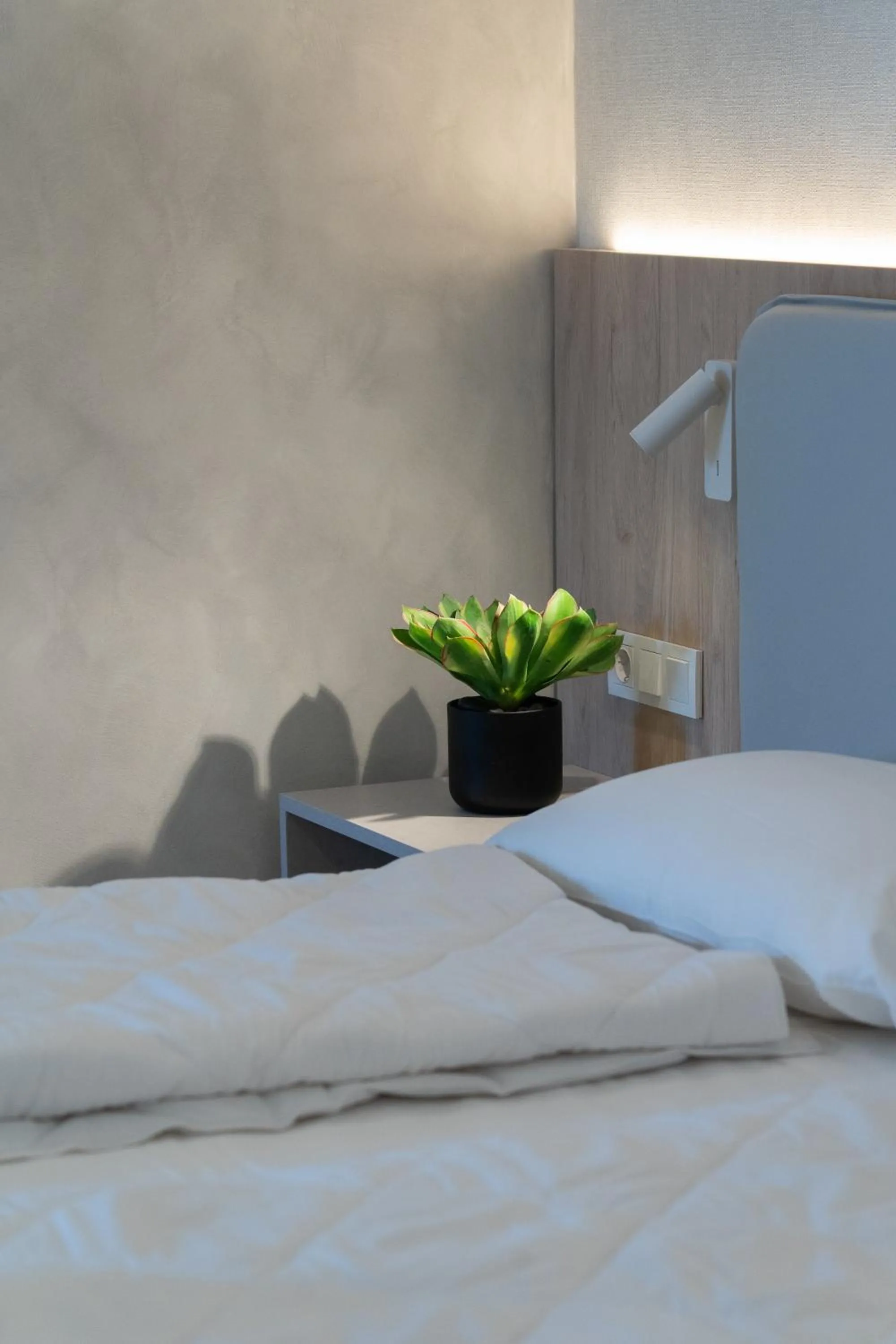 Bed in Lake & More Suite Hotel