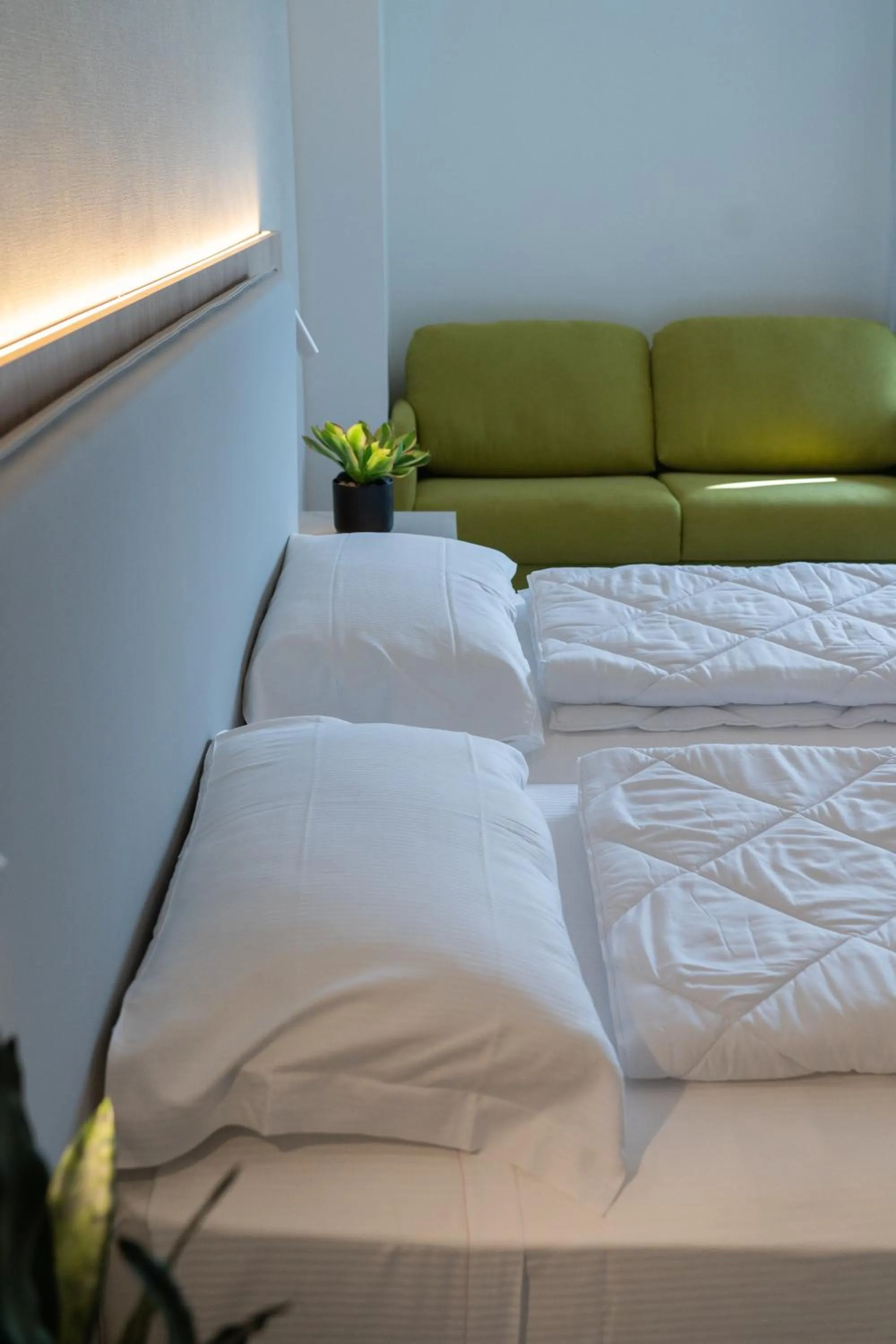 Bed in Lake & More Suite Hotel