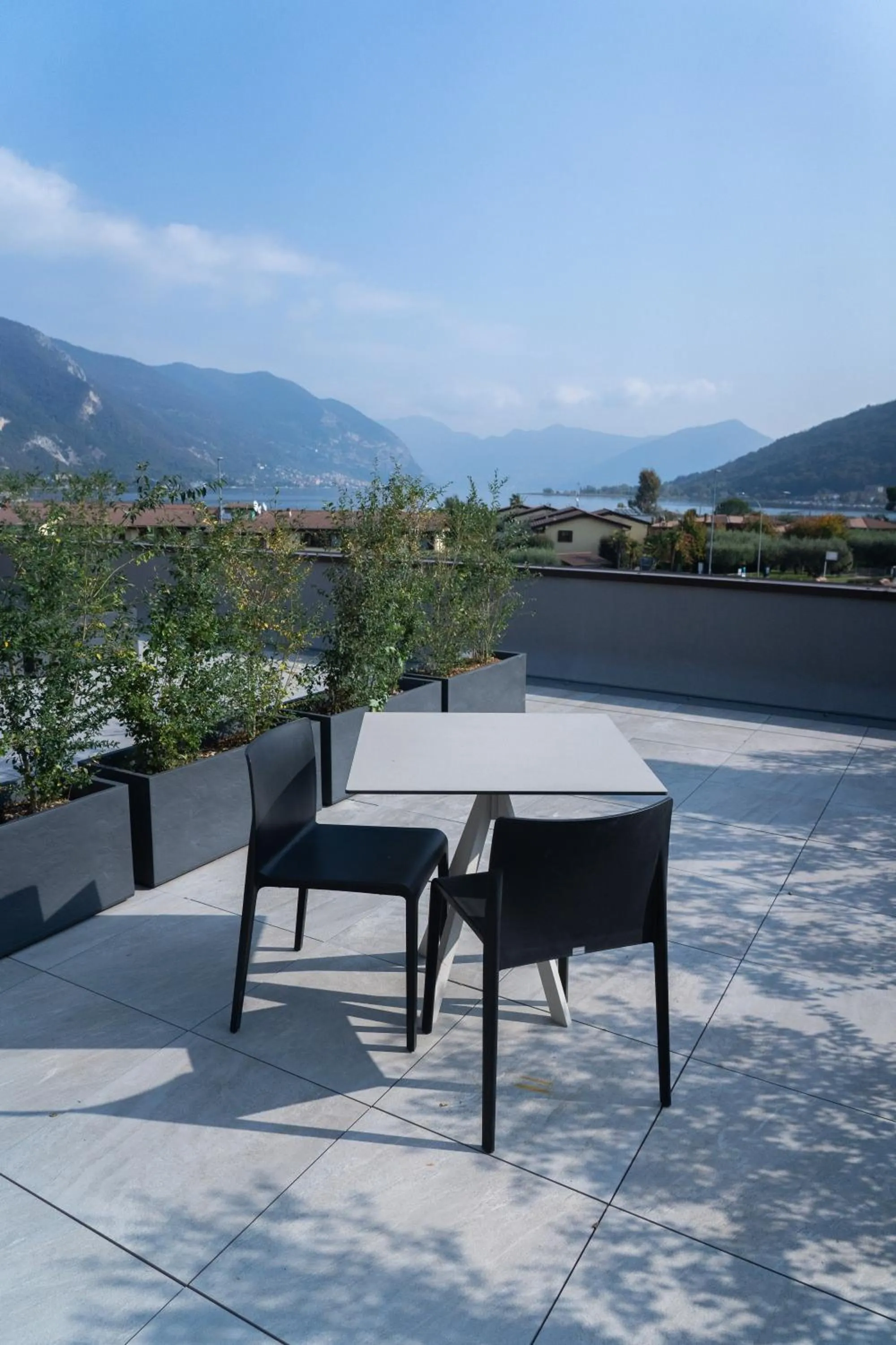 Lake & More Suite Hotel